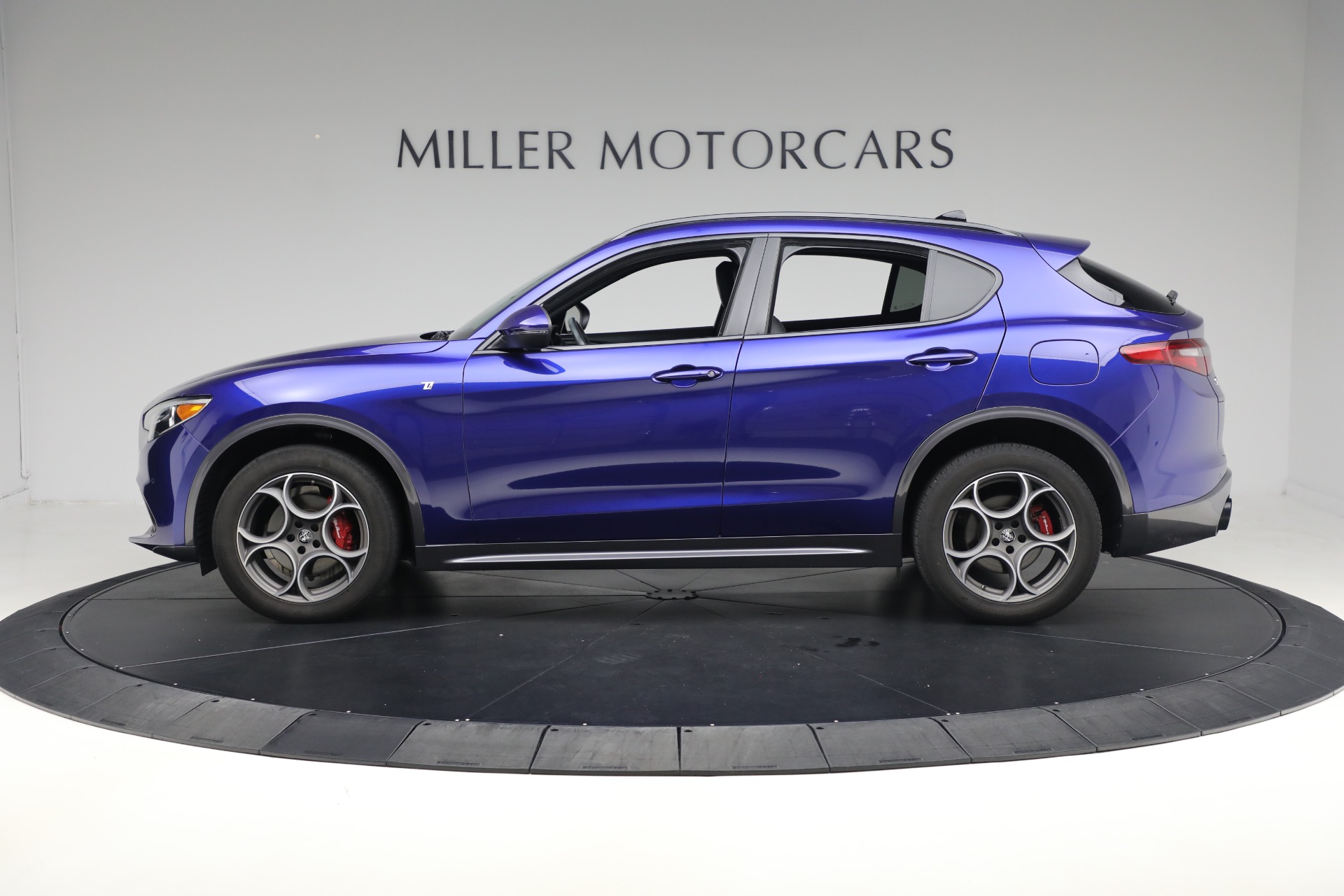 2022 Alfa Romeo Stelvio Ti photo 3