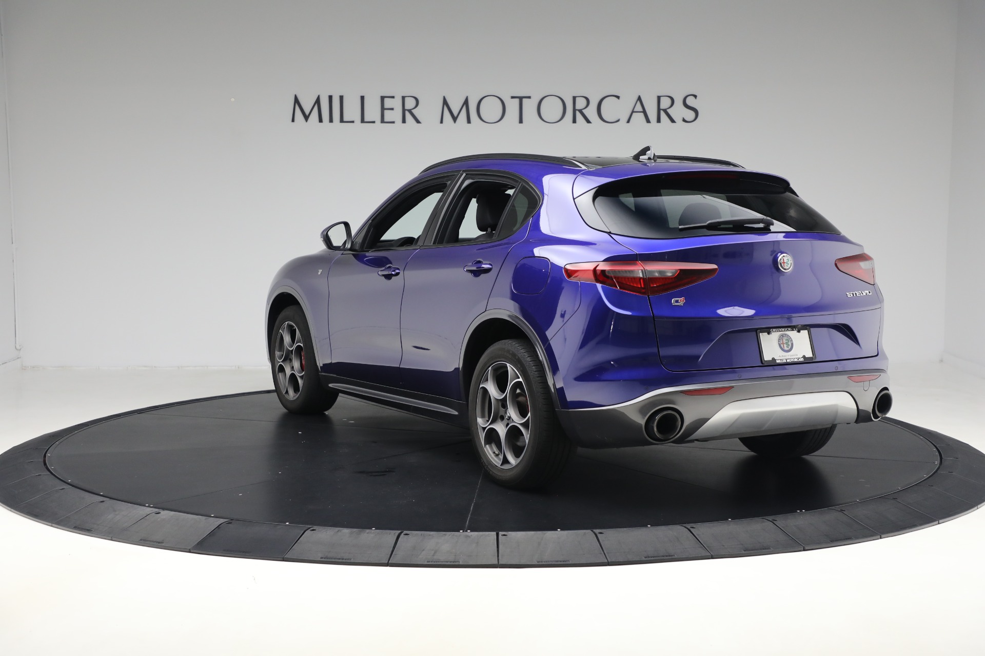 2022 Alfa Romeo Stelvio Ti photo 5