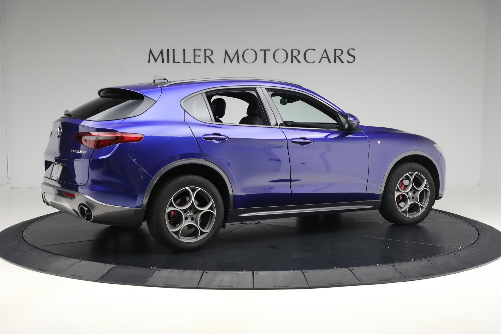 2022 Alfa Romeo Stelvio Ti photo 8