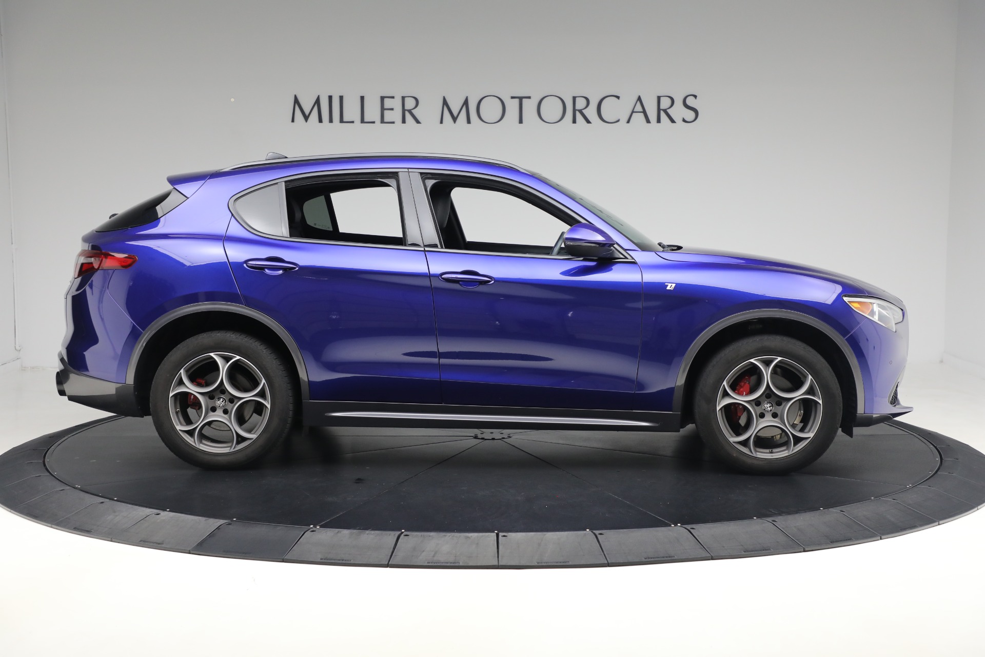 2022 Alfa Romeo Stelvio Ti photo 9
