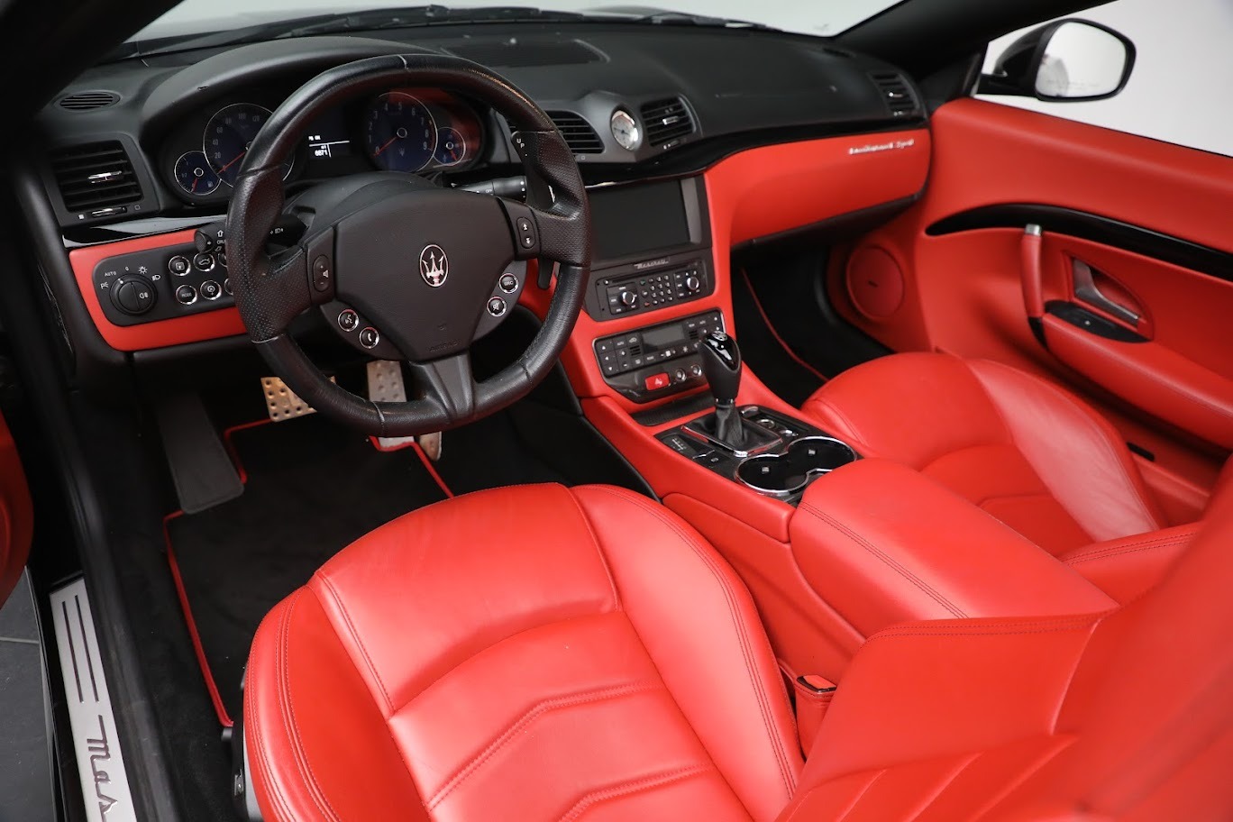 Used-2014-Maserati-GranTurismo