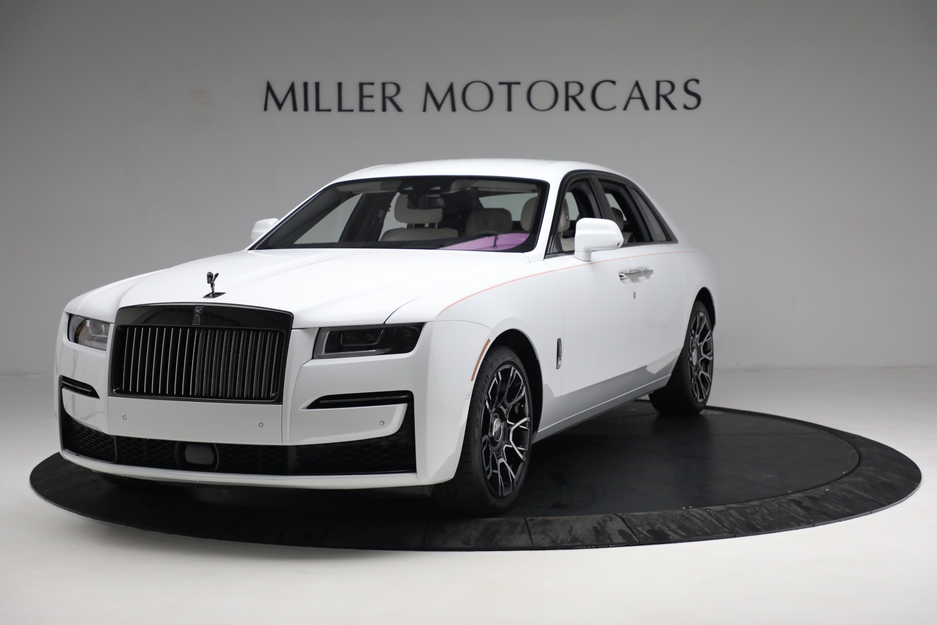 Chiêm ngưỡng Rolls Royce Wraith màu trắng muốt tại Hà Nội