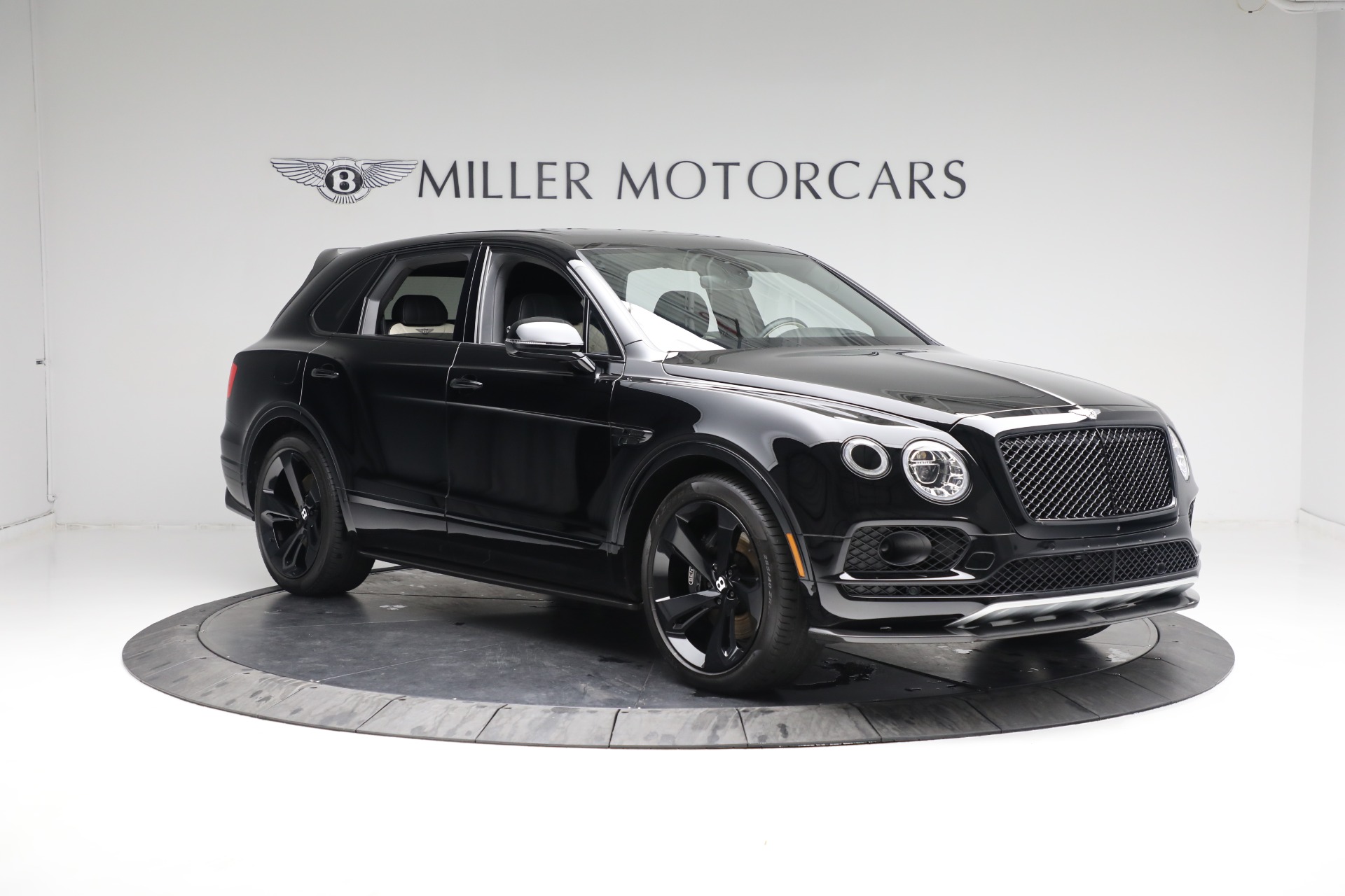 【時間指定不可】 Bentley 2018 Pre-Owned Bentayga Sale For Edition Black 航空機・ヘリコプター