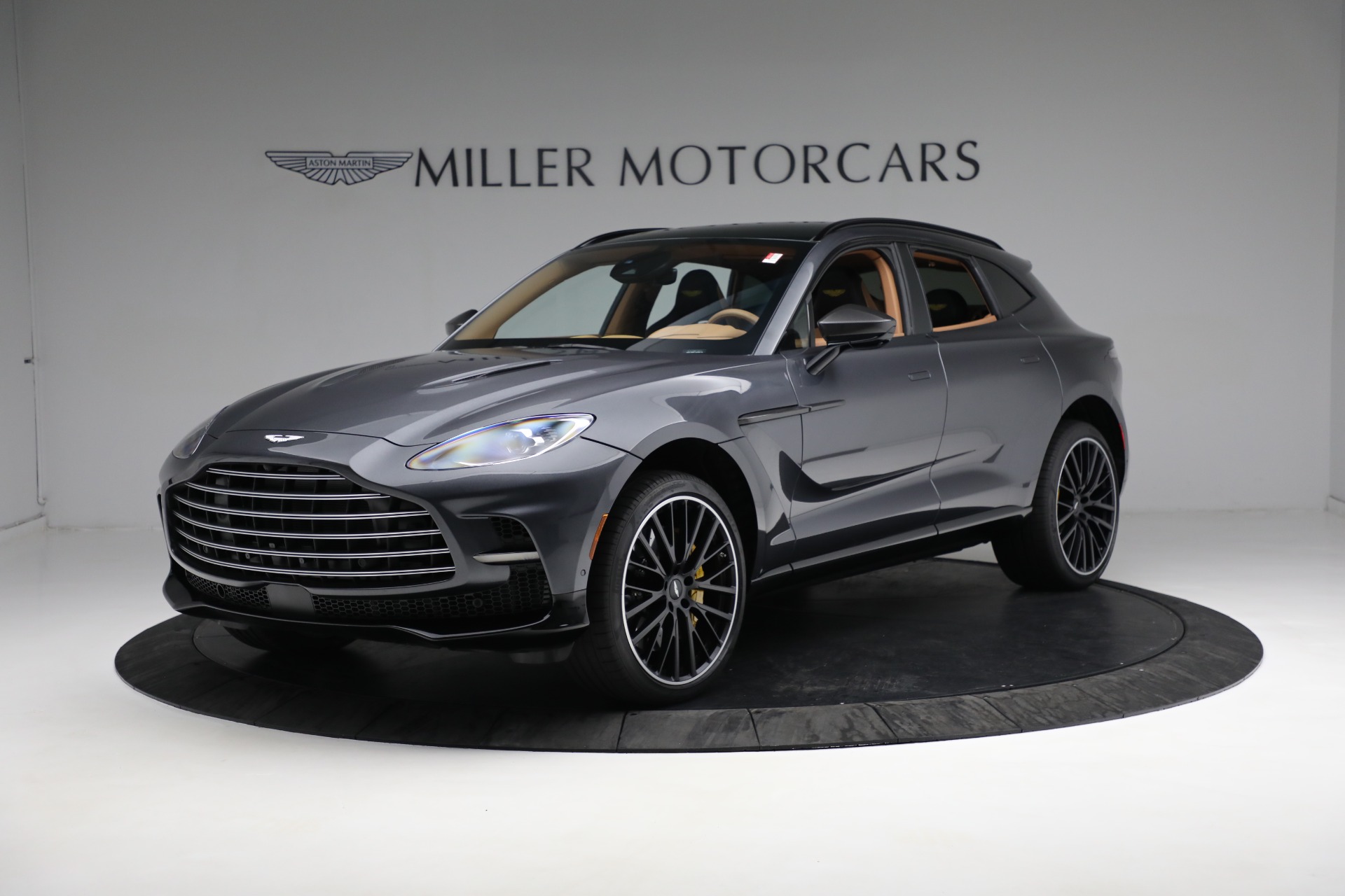 Aston martin dbs 707