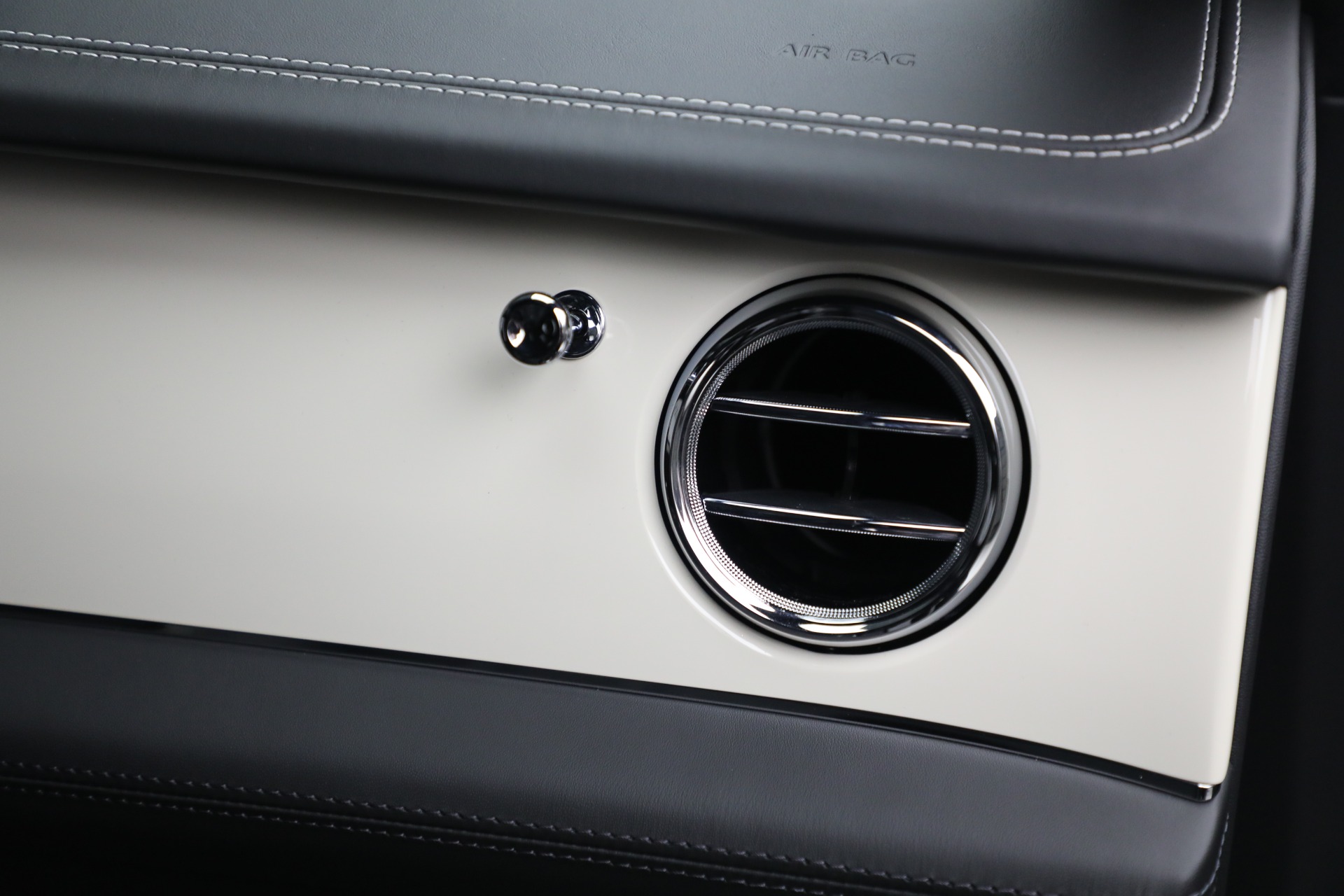 New-2023-Bentley-Bentayga-V8