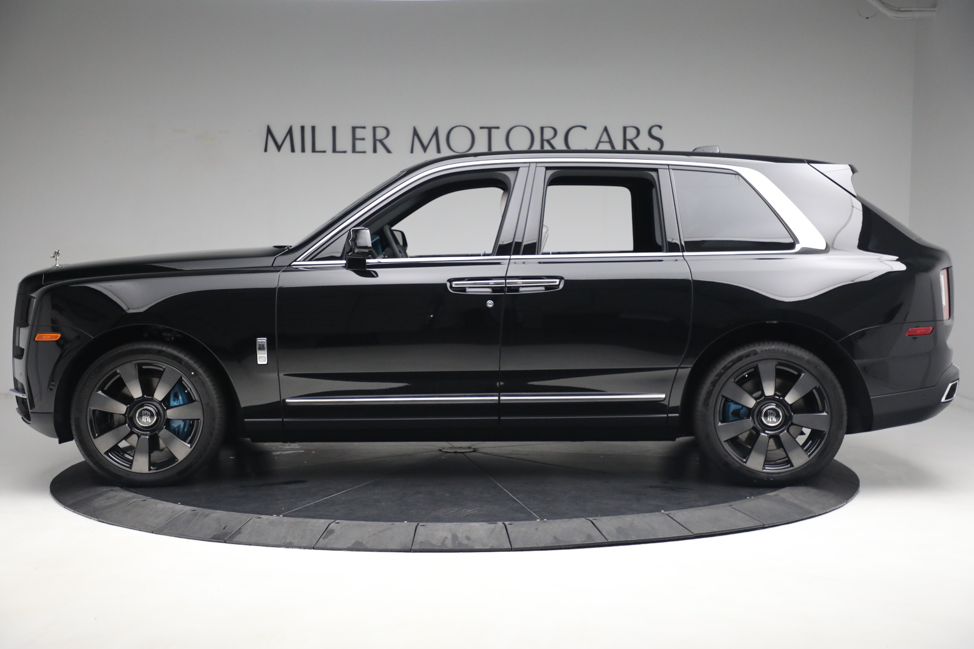 Chiêm ngưỡng RollsRoyce Cullinan độ theo phong cách du thuyền độc nhất vô  nhị