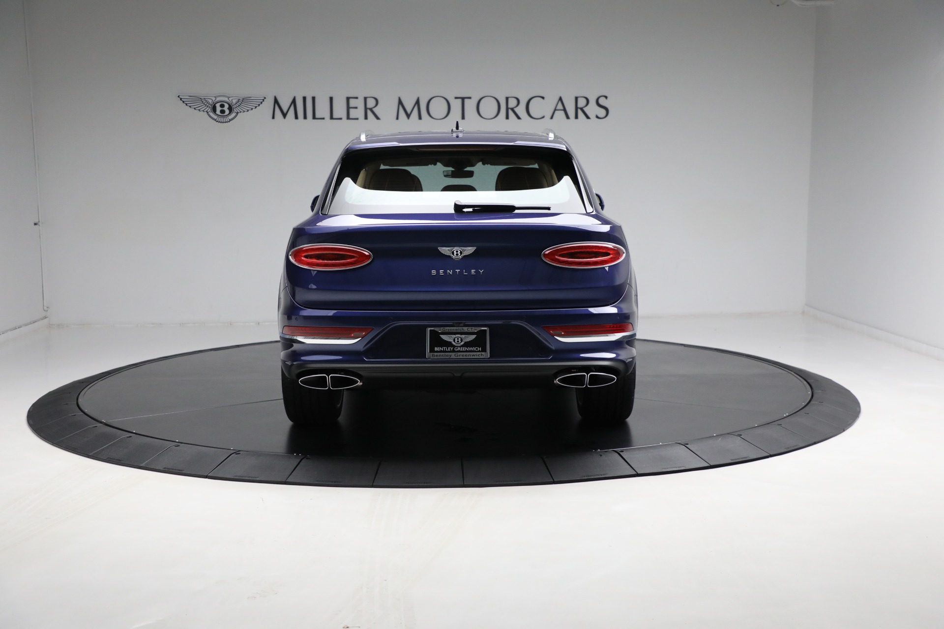 2023 Bentley Bentayga V8 photo 4