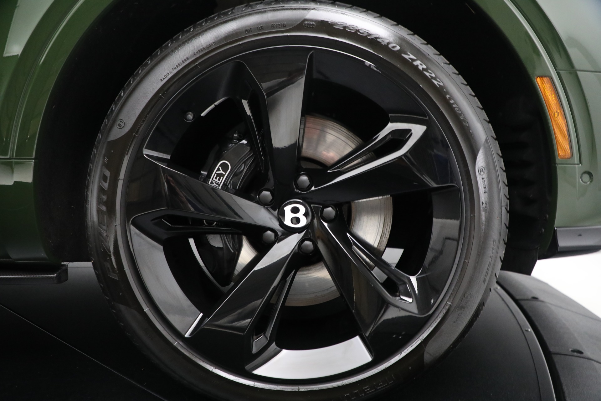 2023 Bentley Bentayga EWB Azure V8 photo 12