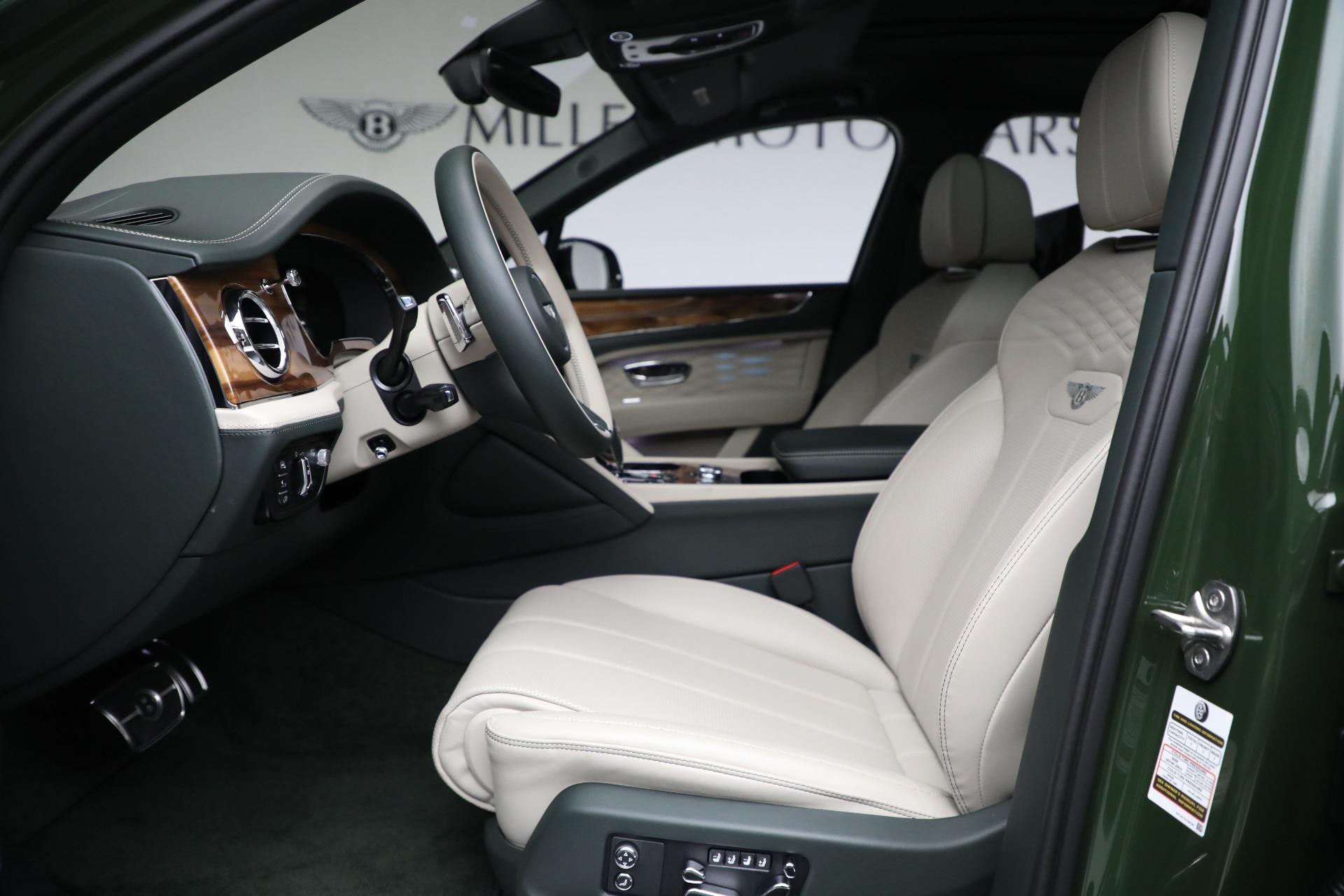 2023 Bentley Bentayga EWB Azure V8 photo 16