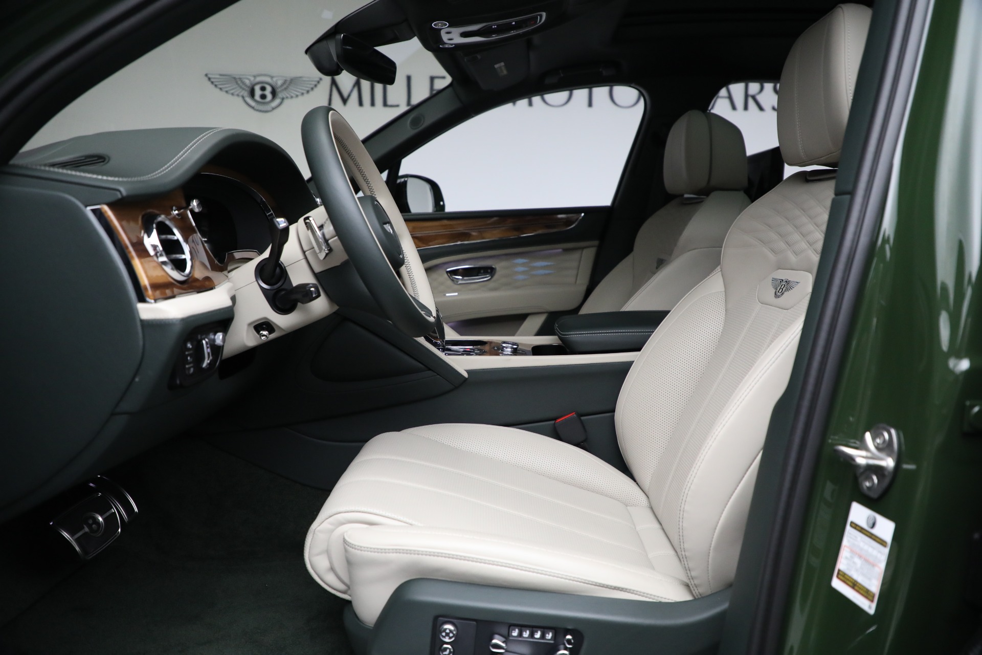 2023 Bentley Bentayga EWB Azure V8 photo 17
