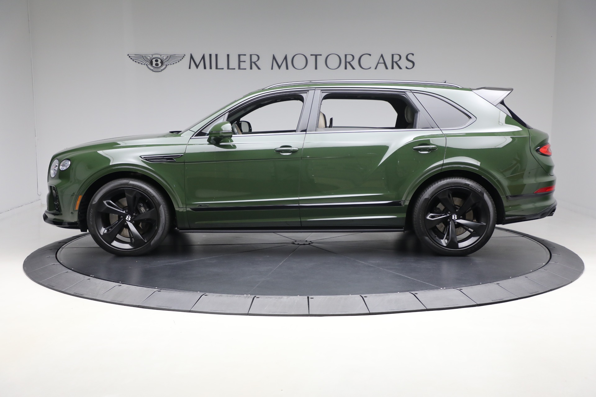 2023 Bentley Bentayga EWB Azure V8 photo 2