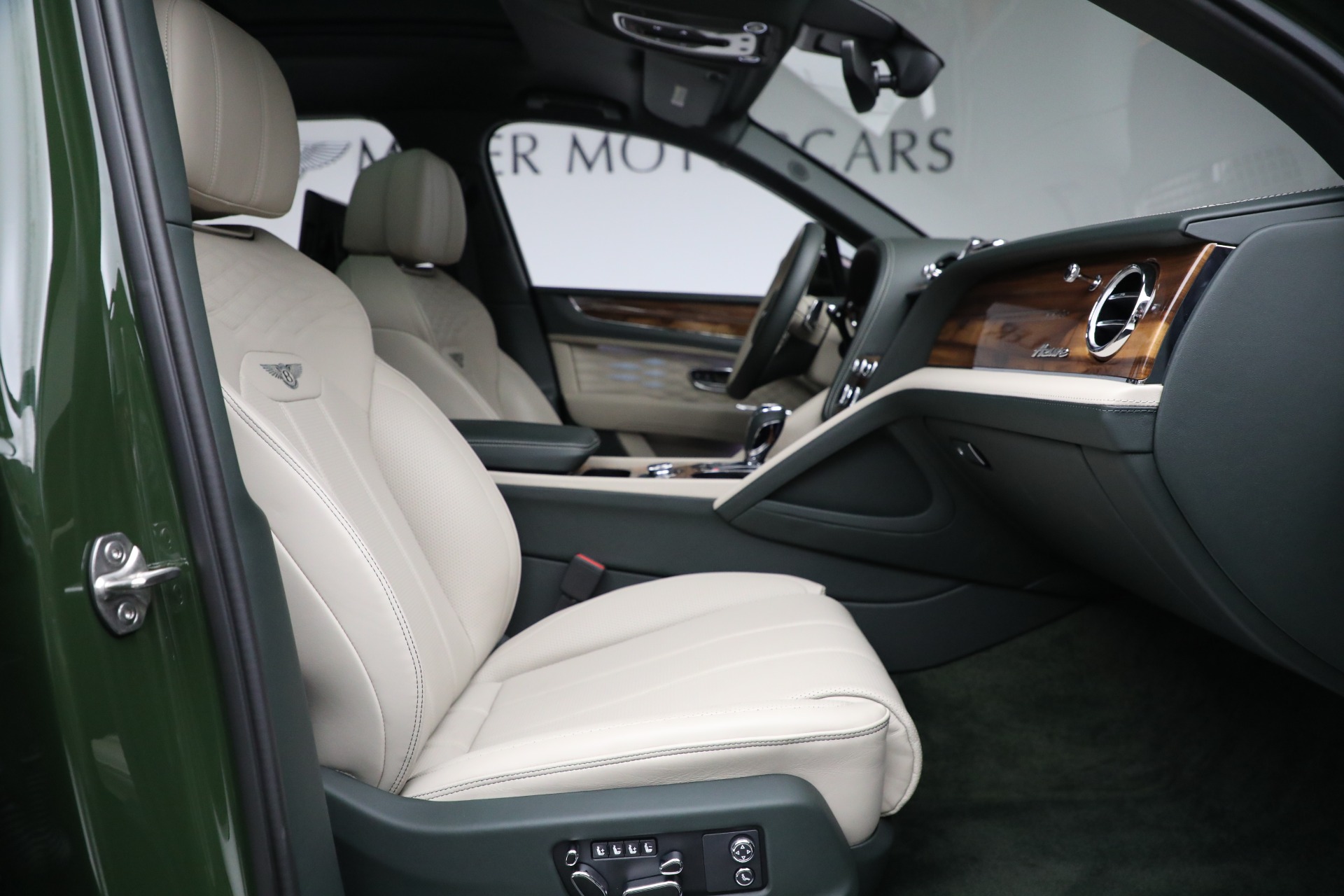 2023 Bentley Bentayga EWB Azure V8 photo 24