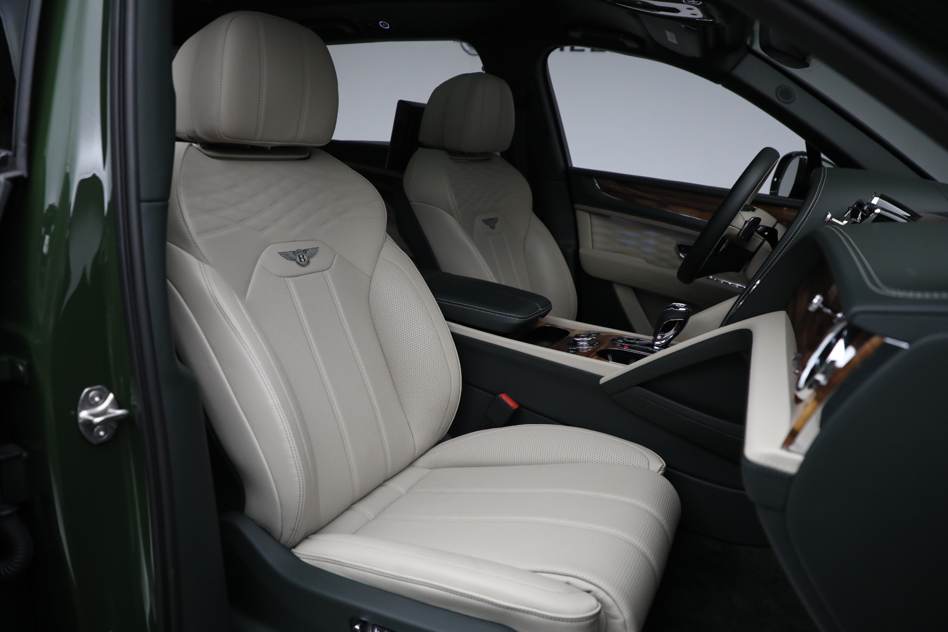 2023 Bentley Bentayga EWB Azure V8 photo 25