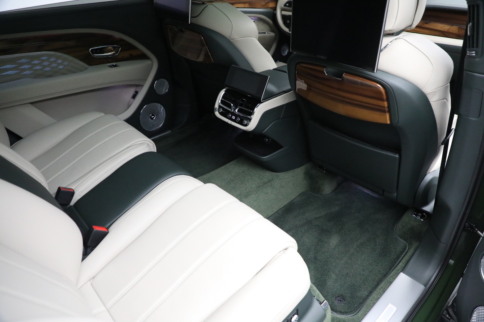 2023 Bentley Bentayga EWB Azure V8 photo 26