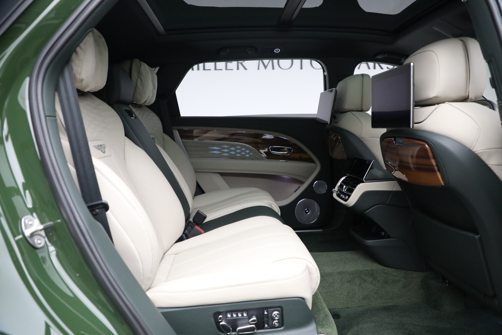 2023 Bentley Bentayga EWB Azure V8 photo 27