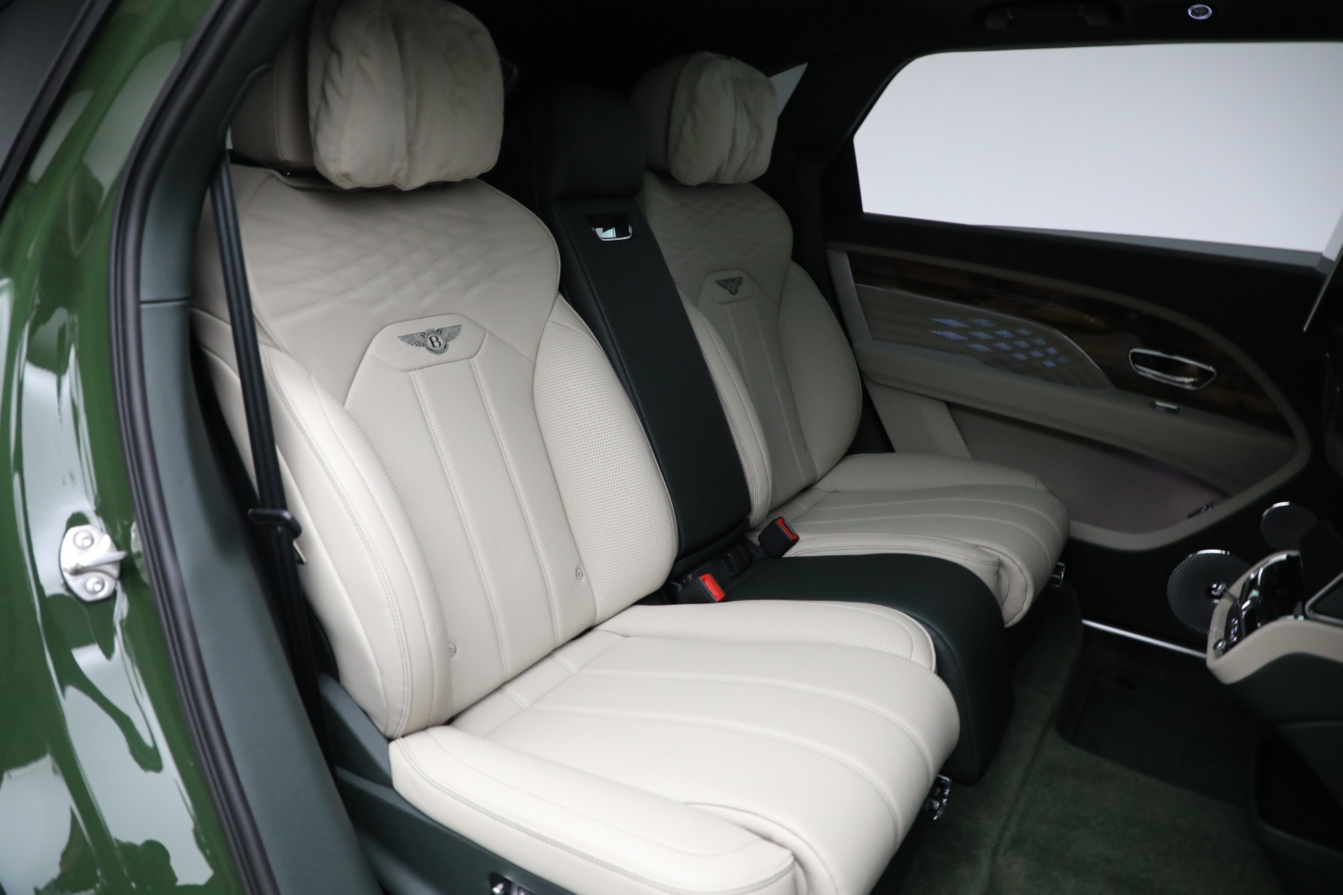 2023 Bentley Bentayga EWB Azure V8 photo 28