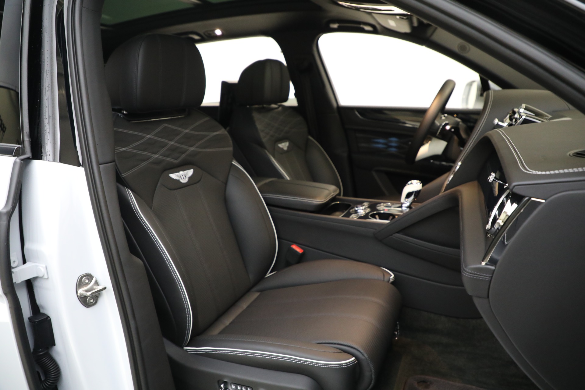 New 2023 Bentley Bentayga EWB Azure V8 First Edition For