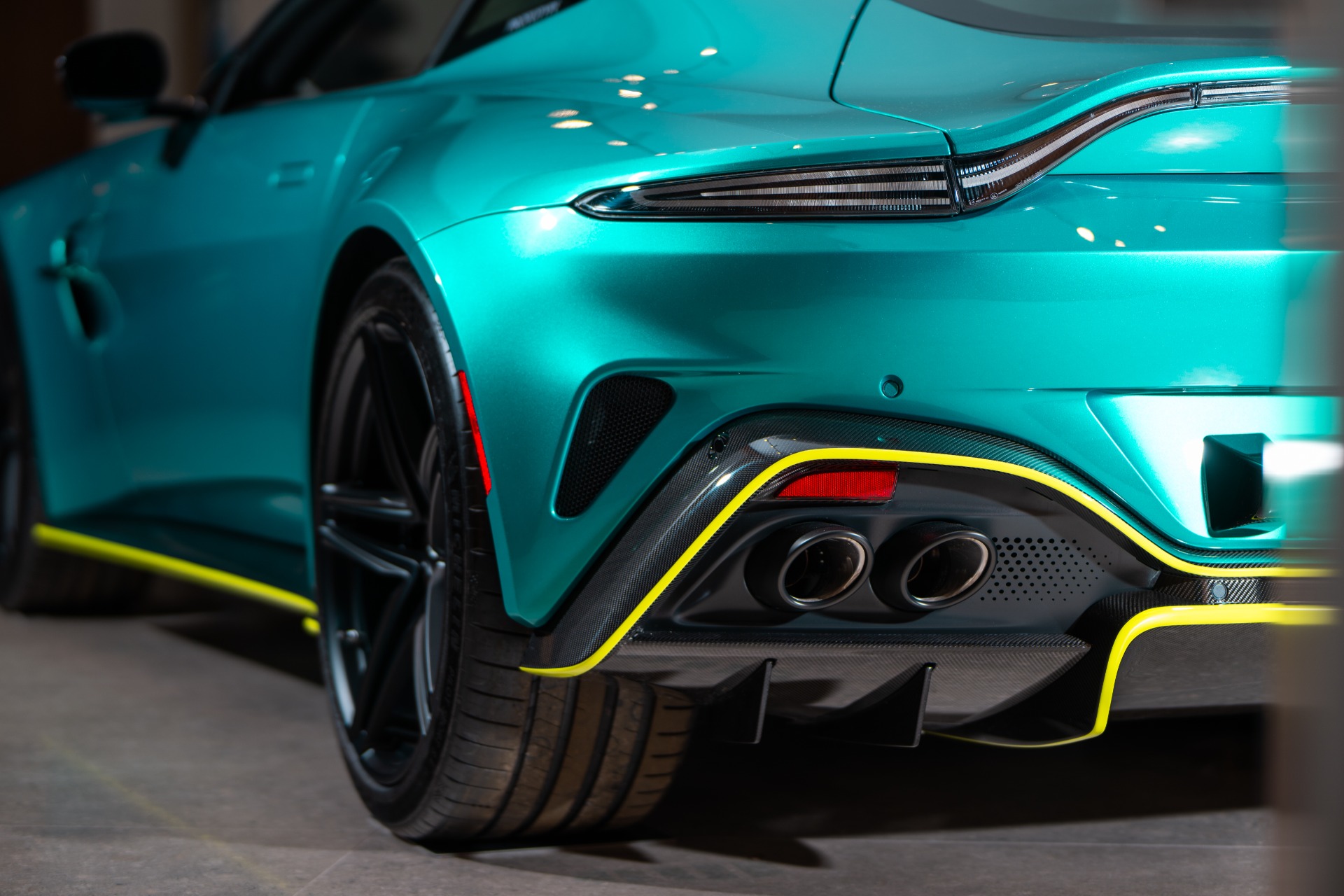 New 2025 Aston Martin Vantage For Sale () Miller Motorcars Stock 