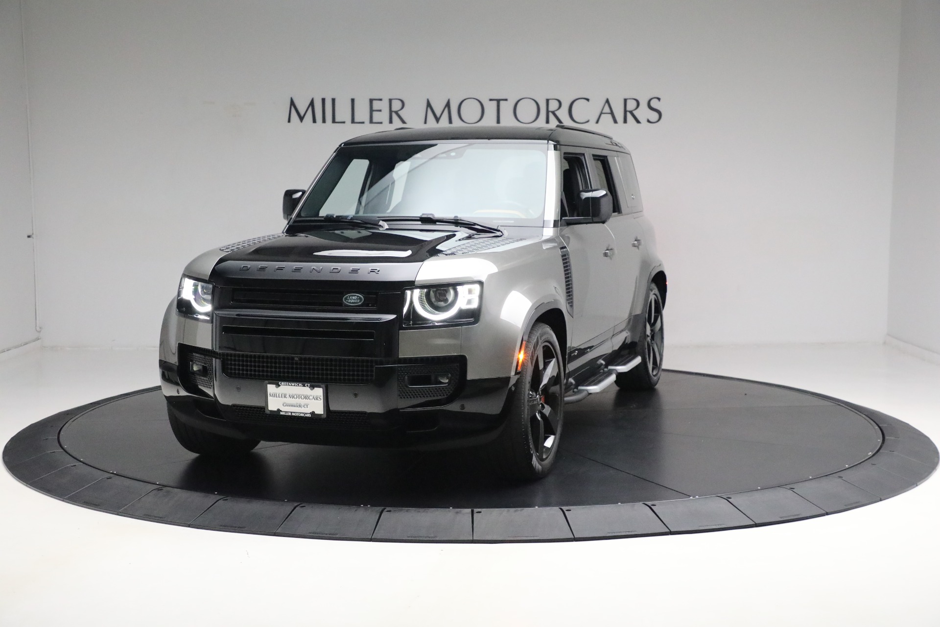 DEFENDER カルパチアングレー SUV ミニカー 1/64 Almost Real Land Rover Defender 110 (Matte Grey) Car Model