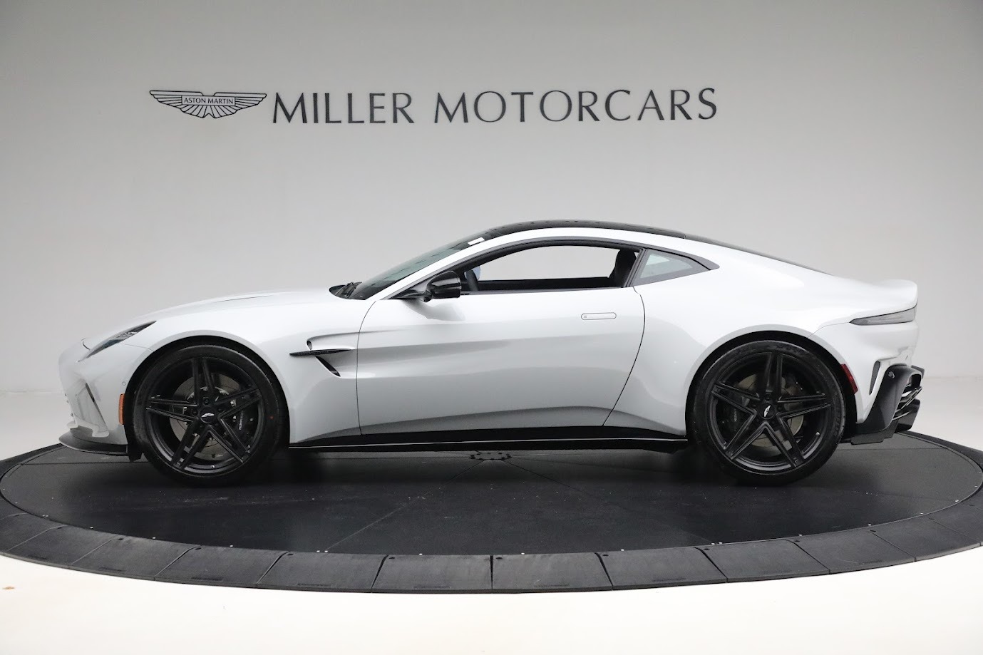 New 2025 Aston Martin Vantage For Sale (242,100) Miller Motorcars