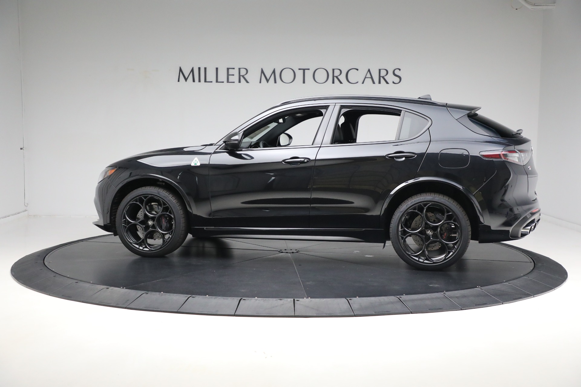 2024 Alfa Romeo Stelvio Quadrifoglio photo 9