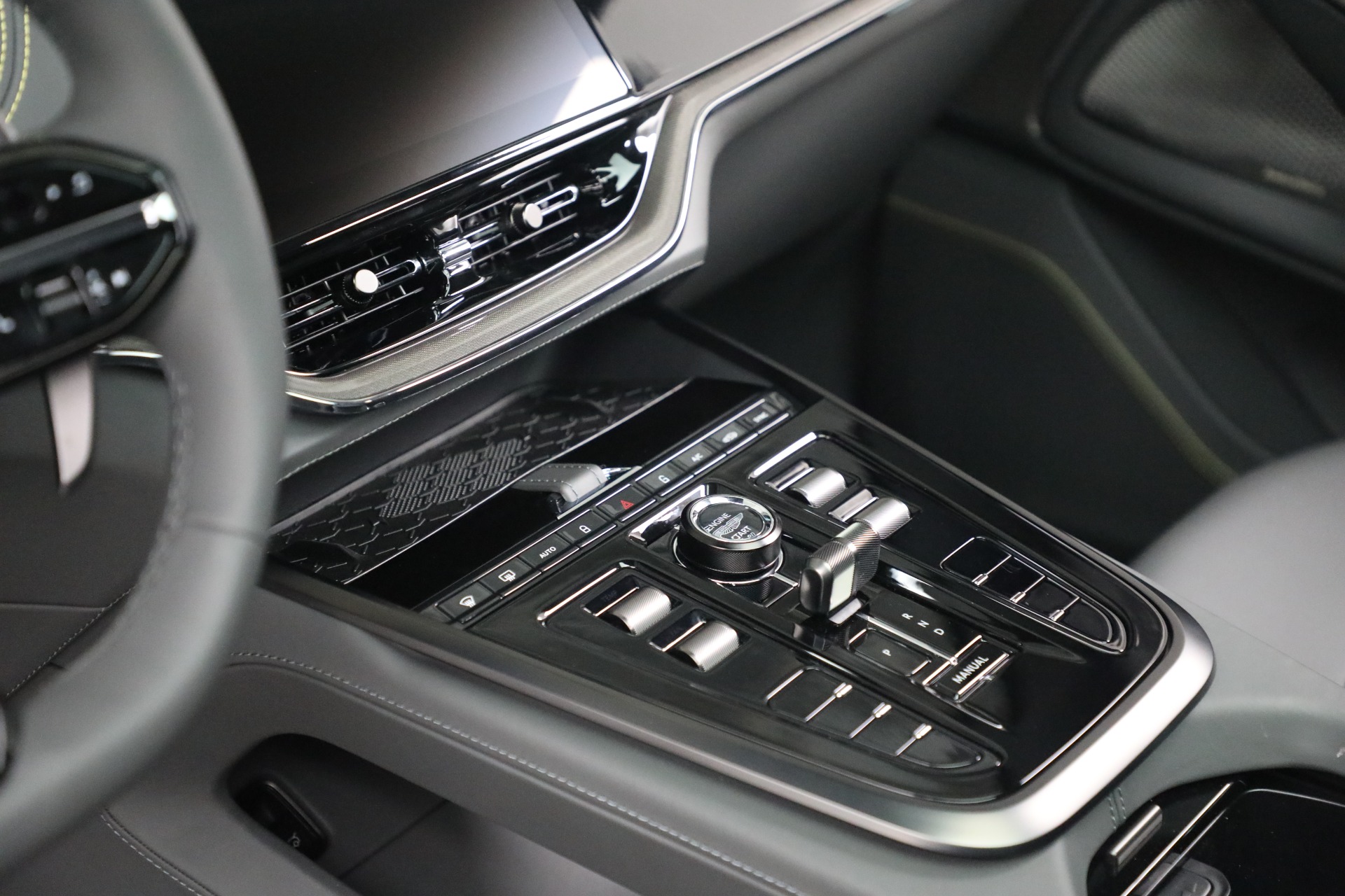 2025 Aston Martin DBX AM8 DBX707 photo 17