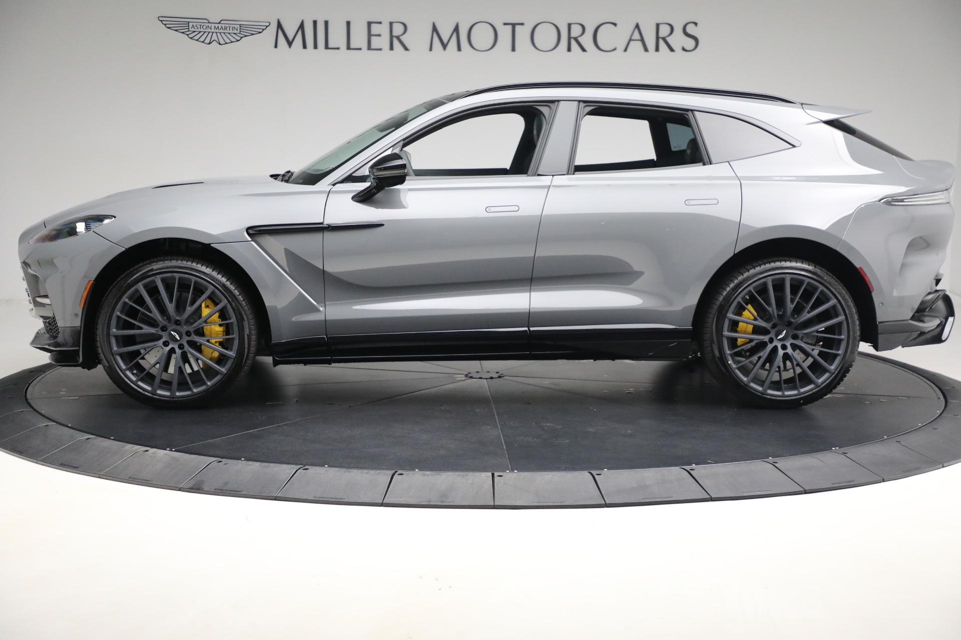 2025 Aston Martin DBX AM8 DBX707 photo 2