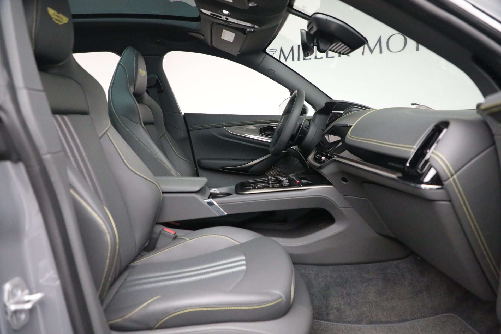 2025 Aston Martin DBX AM8 DBX707 photo 21