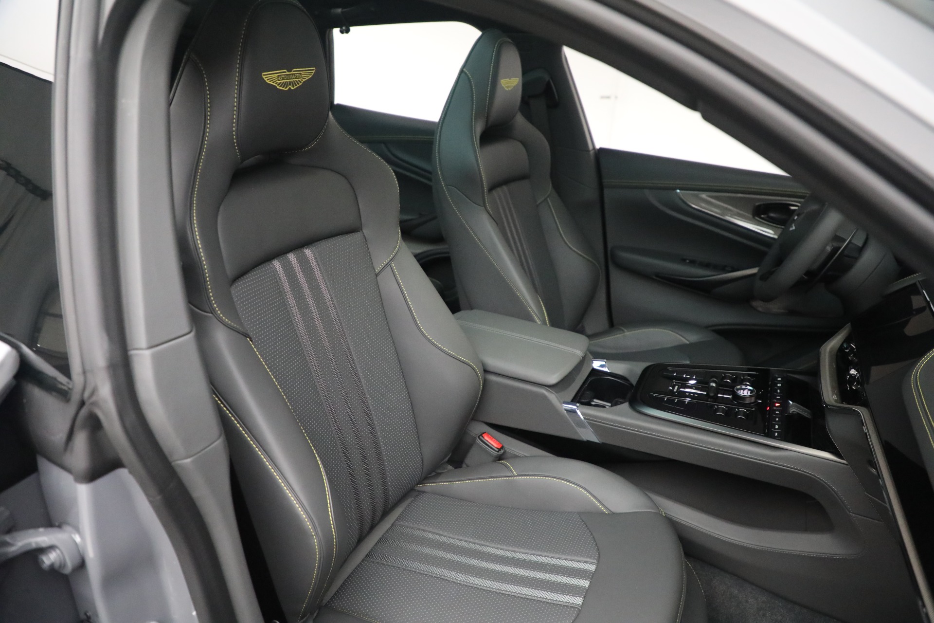 2025 Aston Martin DBX AM8 DBX707 photo 22