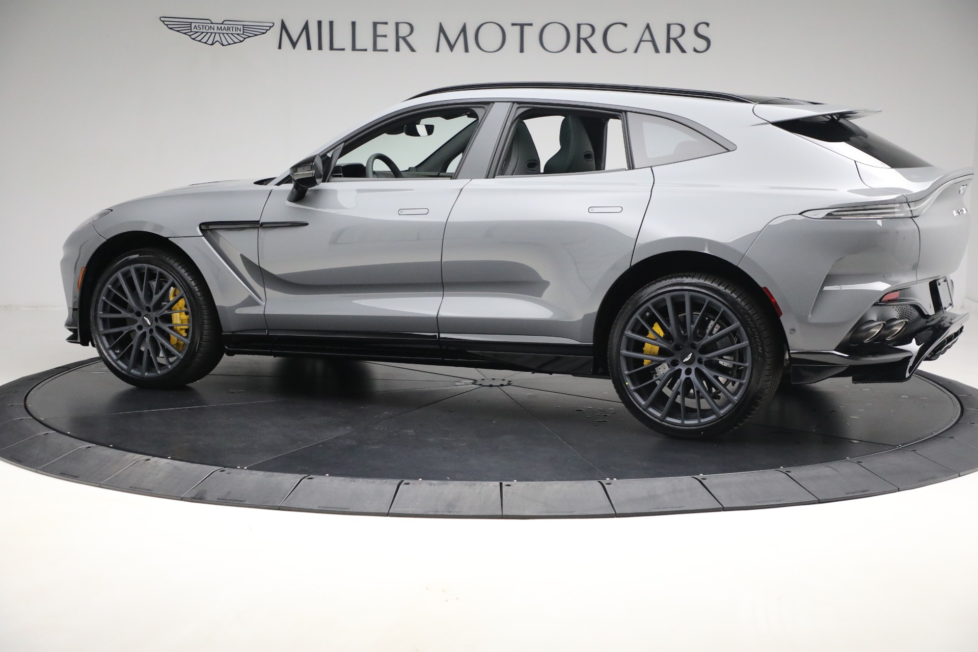 2025 Aston Martin DBX AM8 DBX707 photo 3