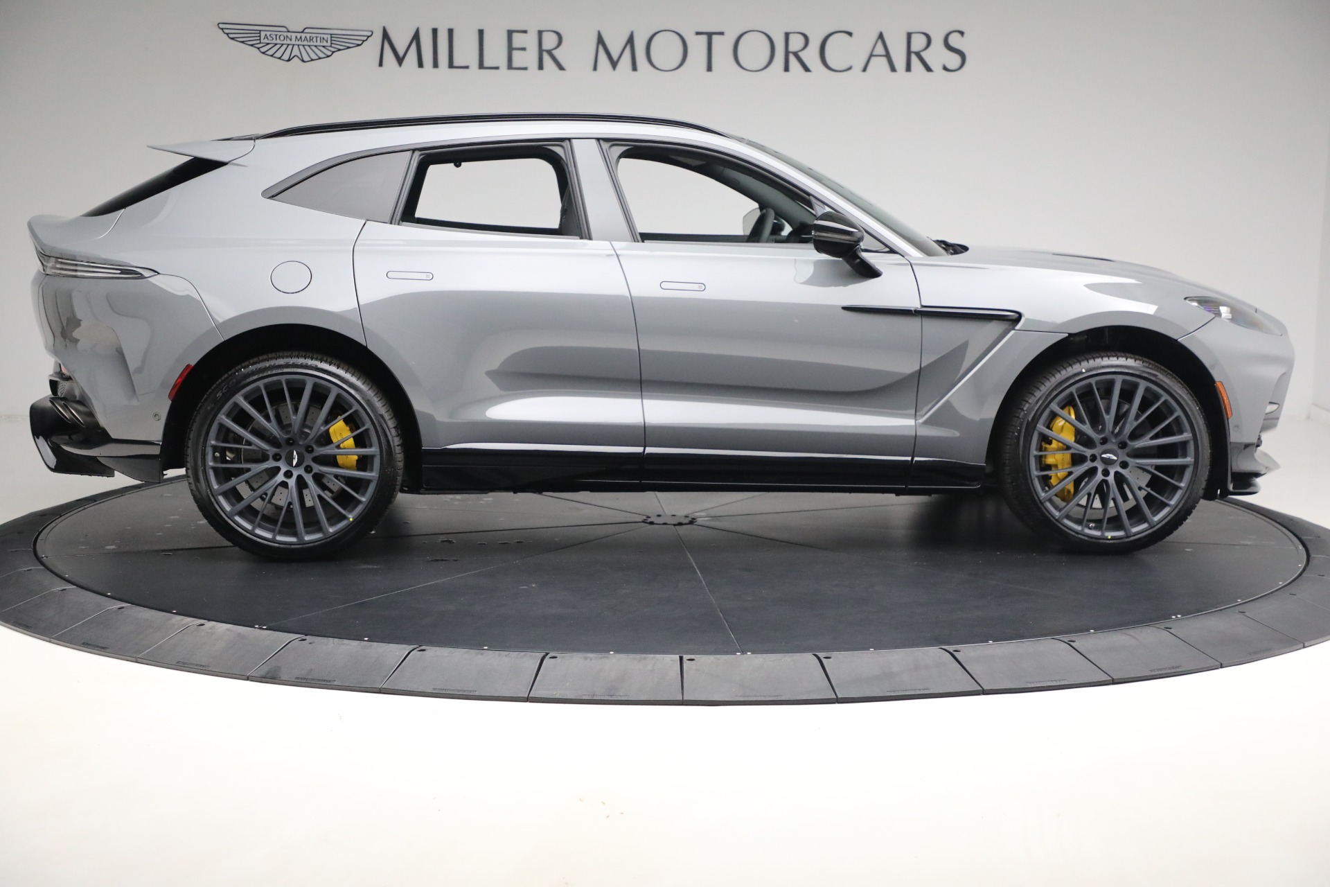 2025 Aston Martin DBX AM8 DBX707 photo 8
