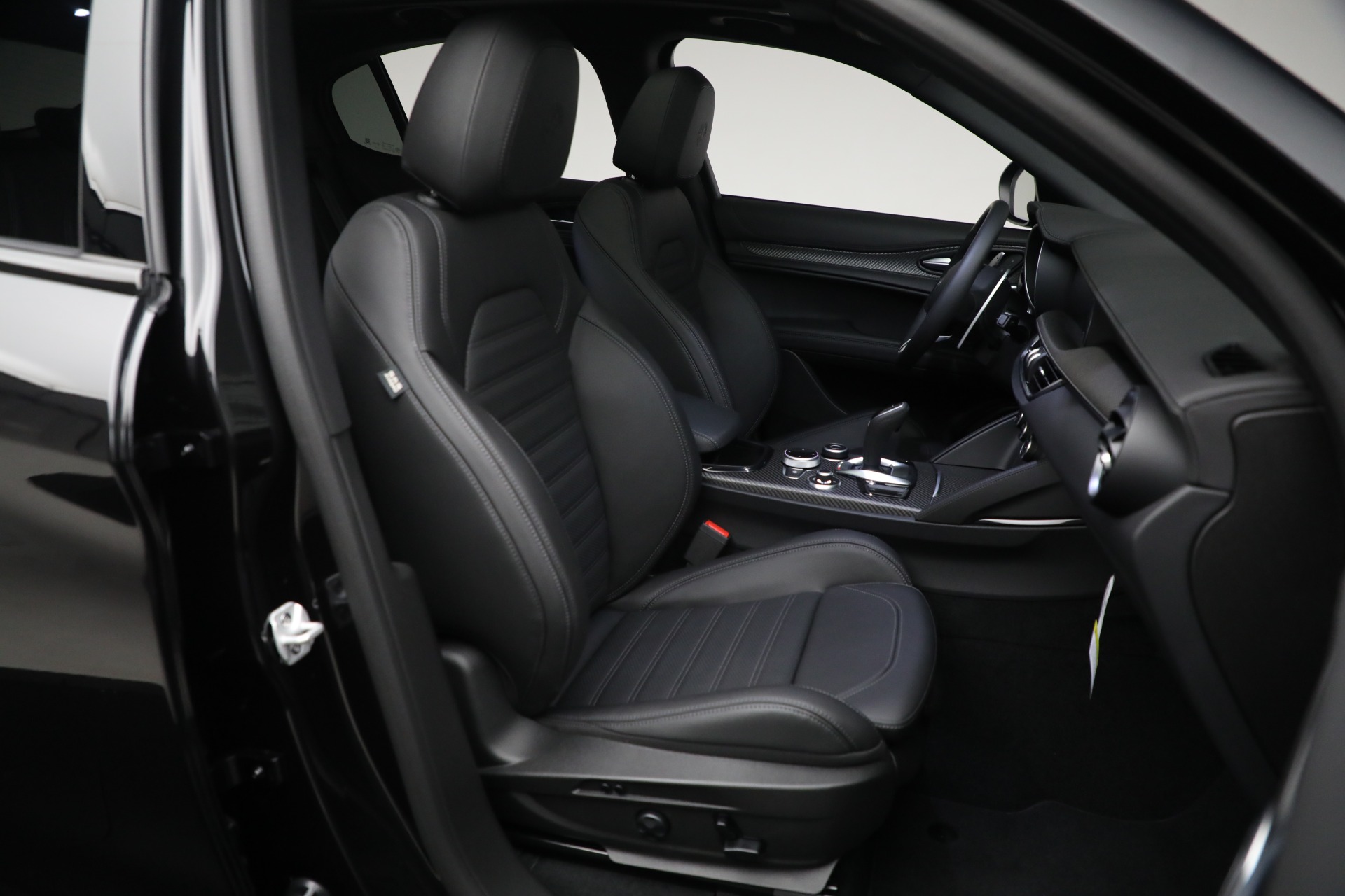 2024 Alfa Romeo Stelvio Quadrifoglio photo 30