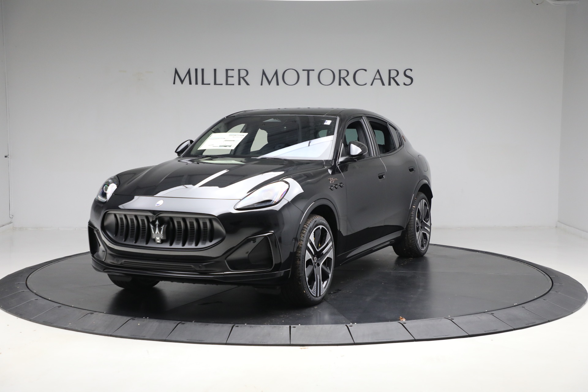 2025 Maserati Grecale photo 2