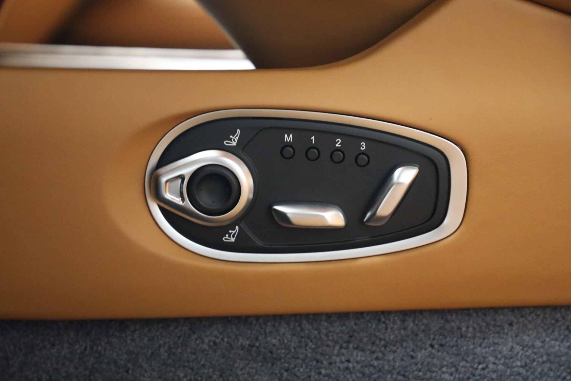 2025 Aston Martin DB12 AM5 photo 16
