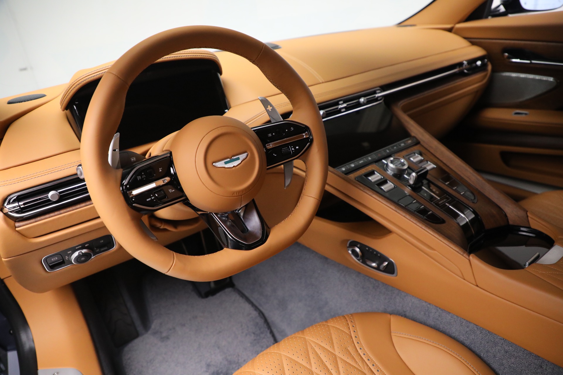 2025 Aston Martin DB12 AM5 photo 17