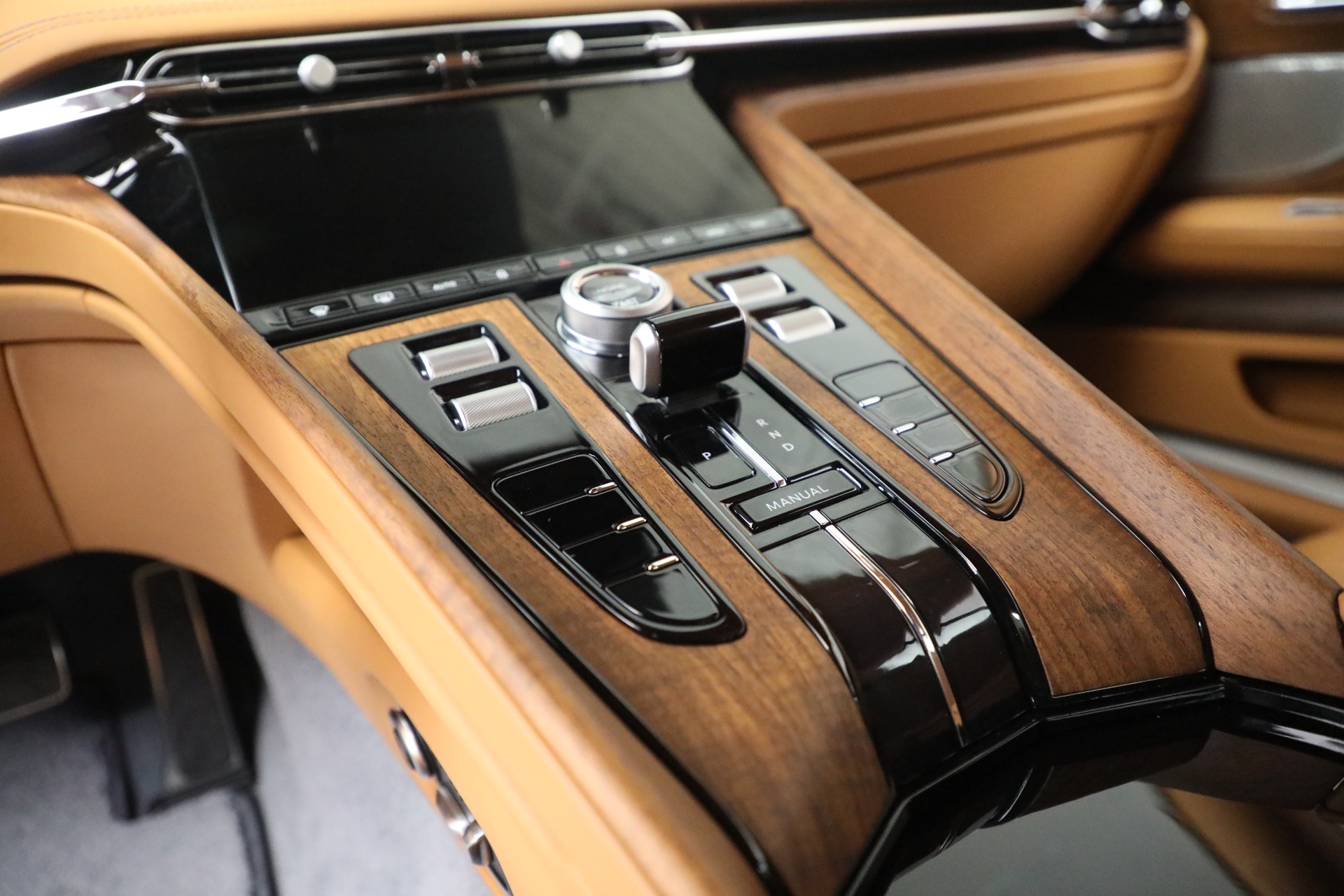 2025 Aston Martin DB12 AM5 photo 18