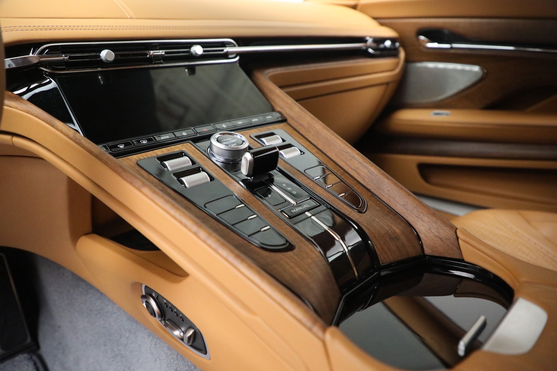2025 Aston Martin DB12 AM5 photo 19