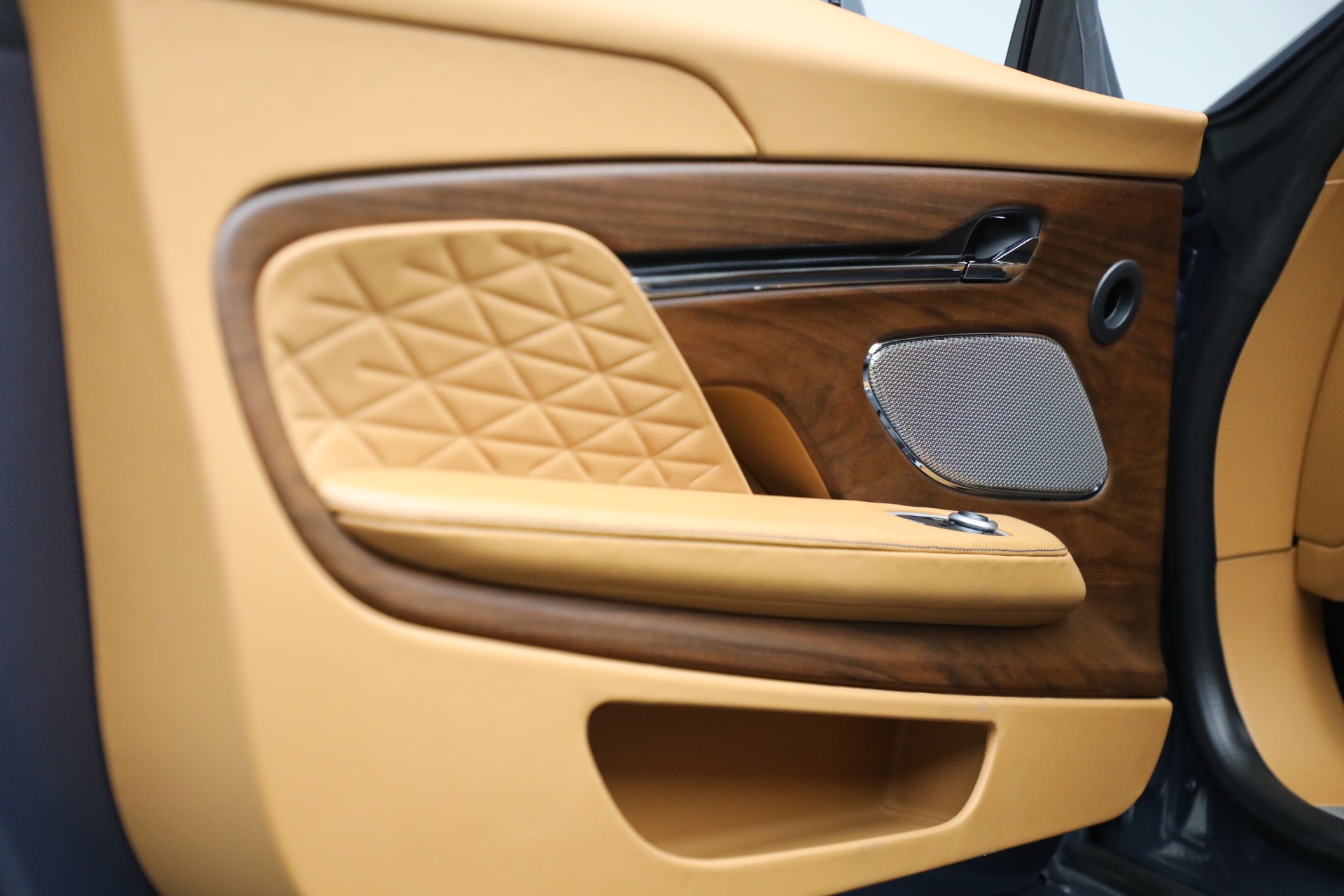 2025 Aston Martin DB12 AM5 photo 23