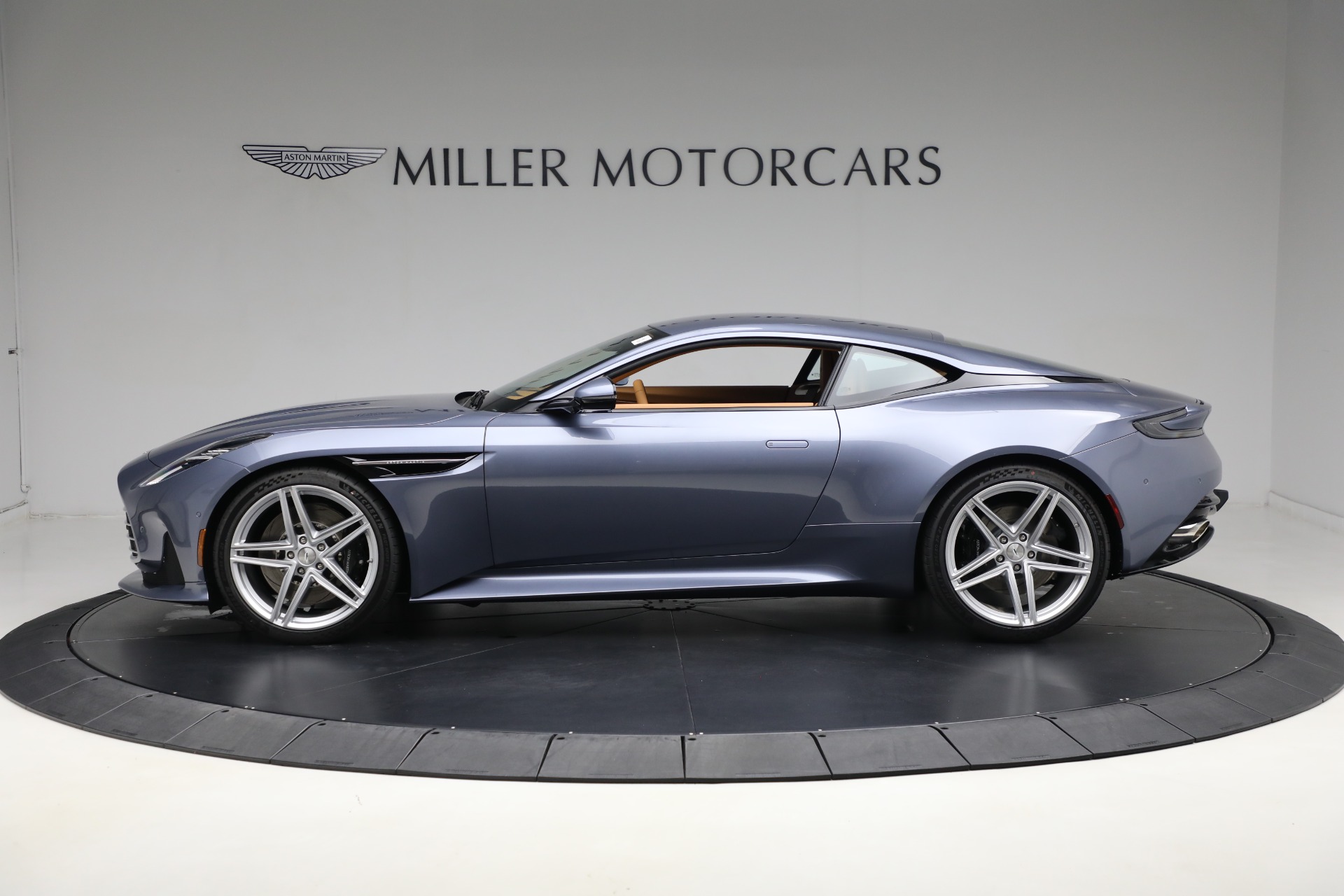 2025 Aston Martin DB12 AM5 photo 3