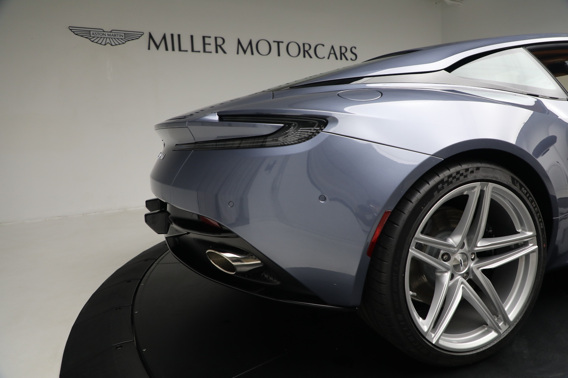 2025 Aston Martin DB12 AM5 photo 27