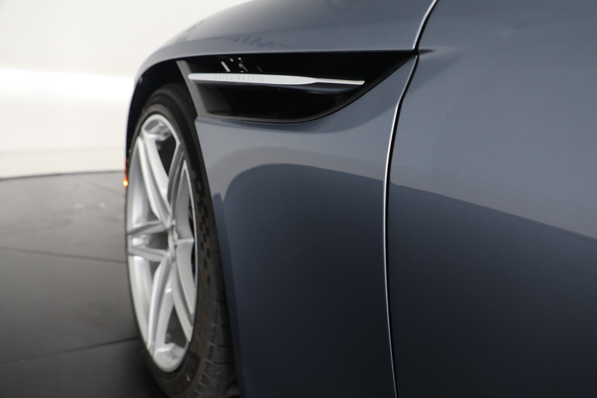 2025 Aston Martin DB12 AM5 photo 31