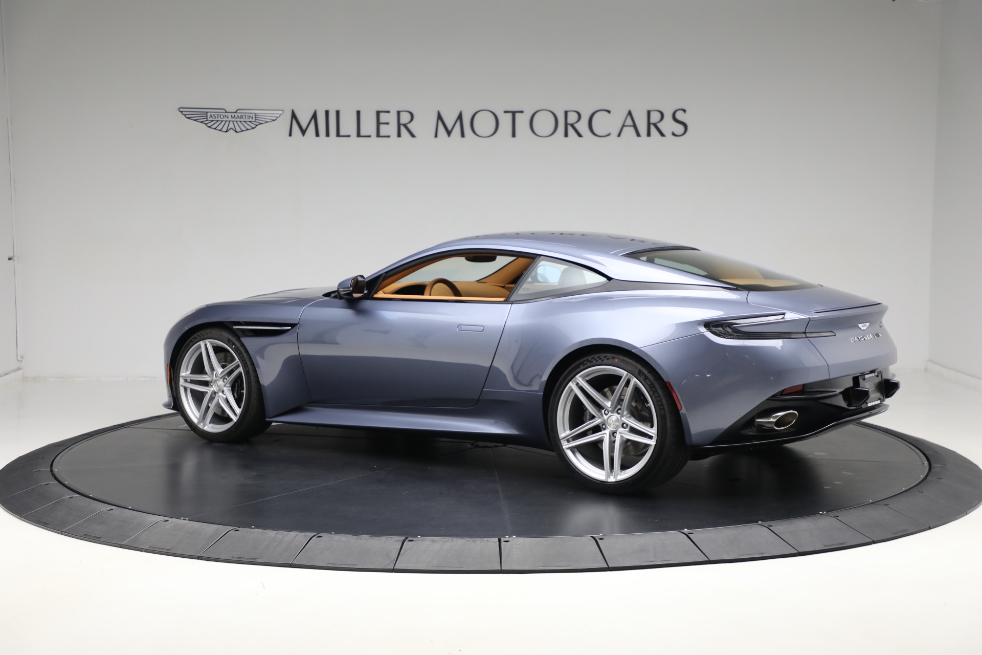 2025 Aston Martin DB12 AM5 photo 4