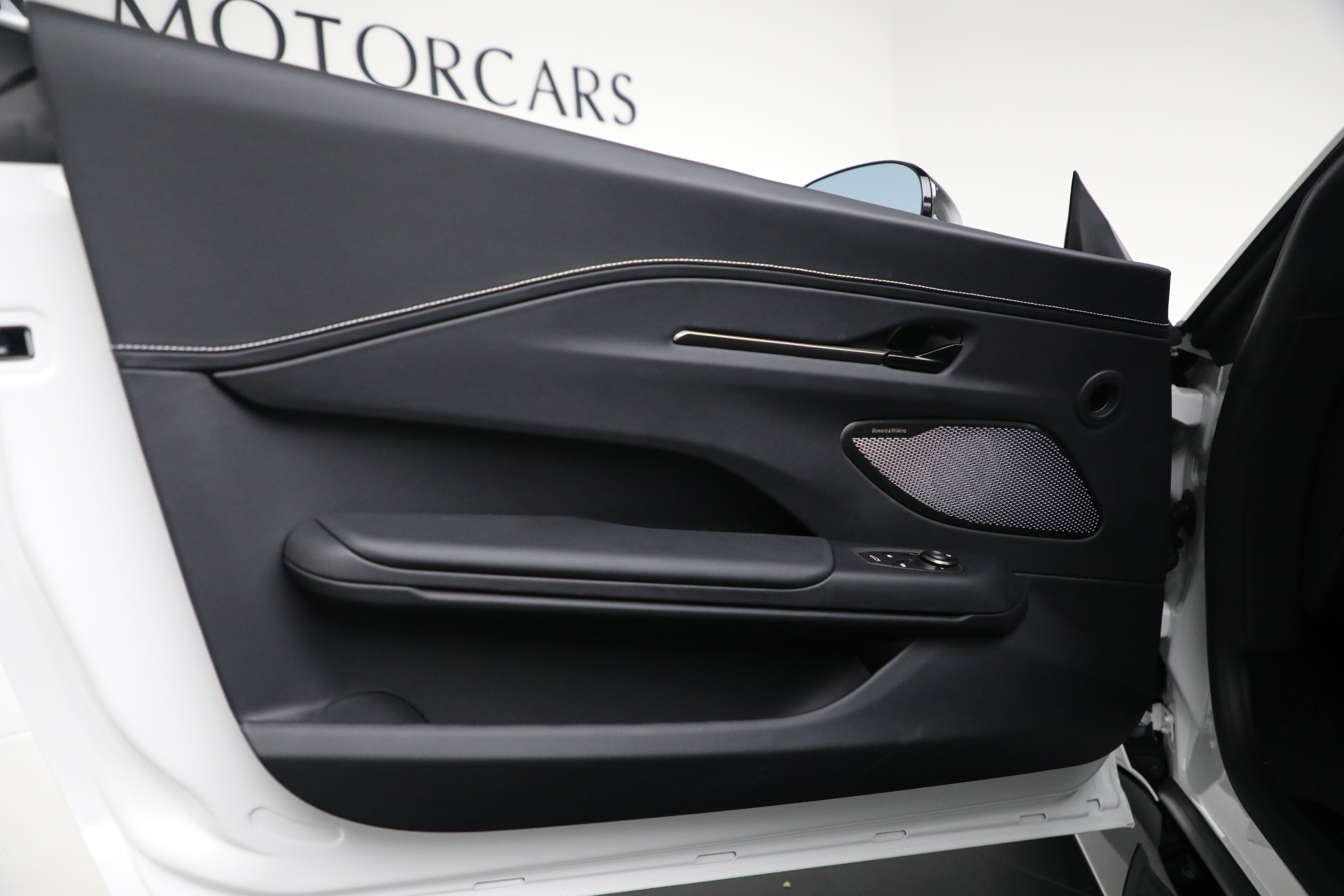 2025 Aston Martin Vantage AM6 photo 13