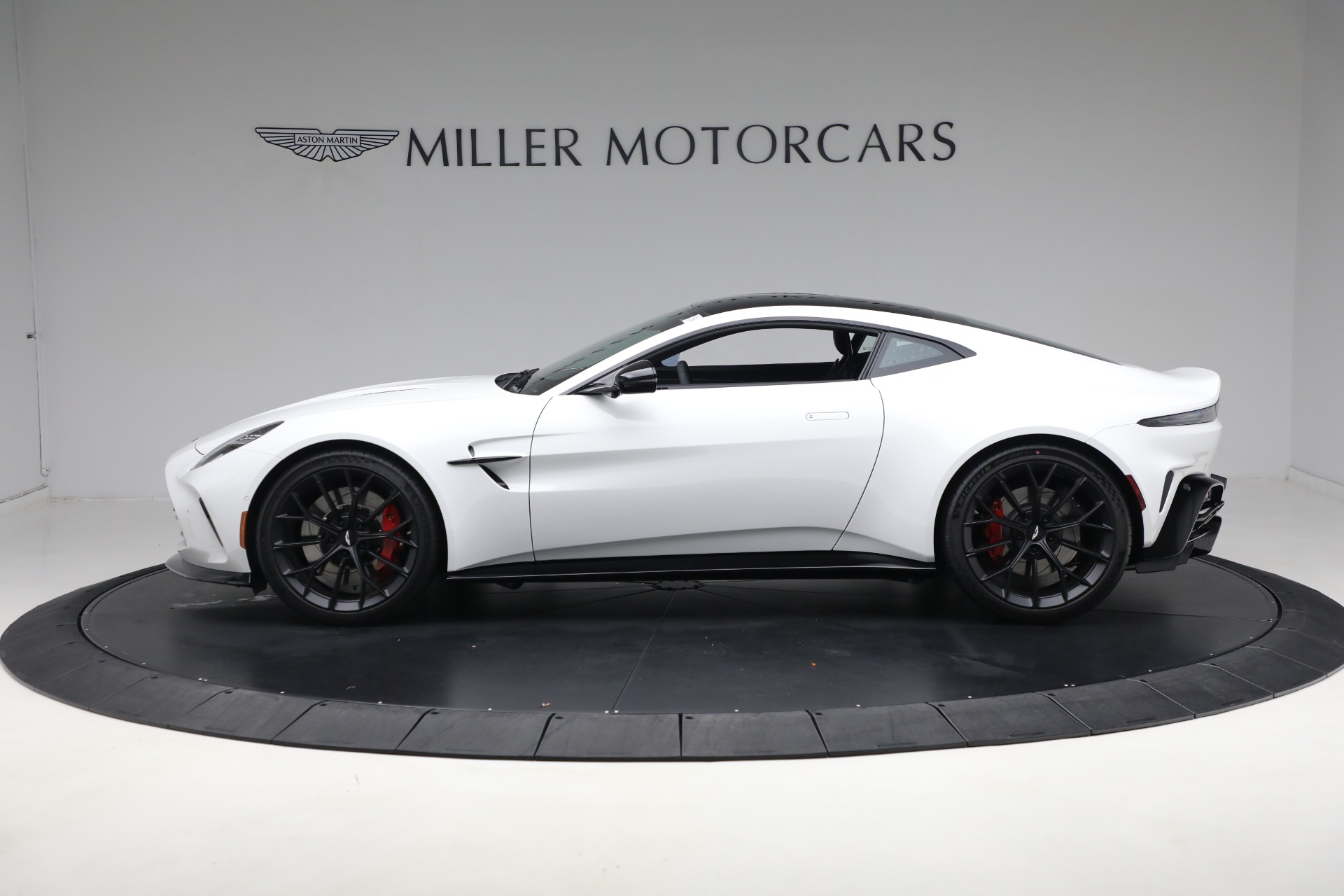 2025 Aston Martin Vantage AM6 photo 2