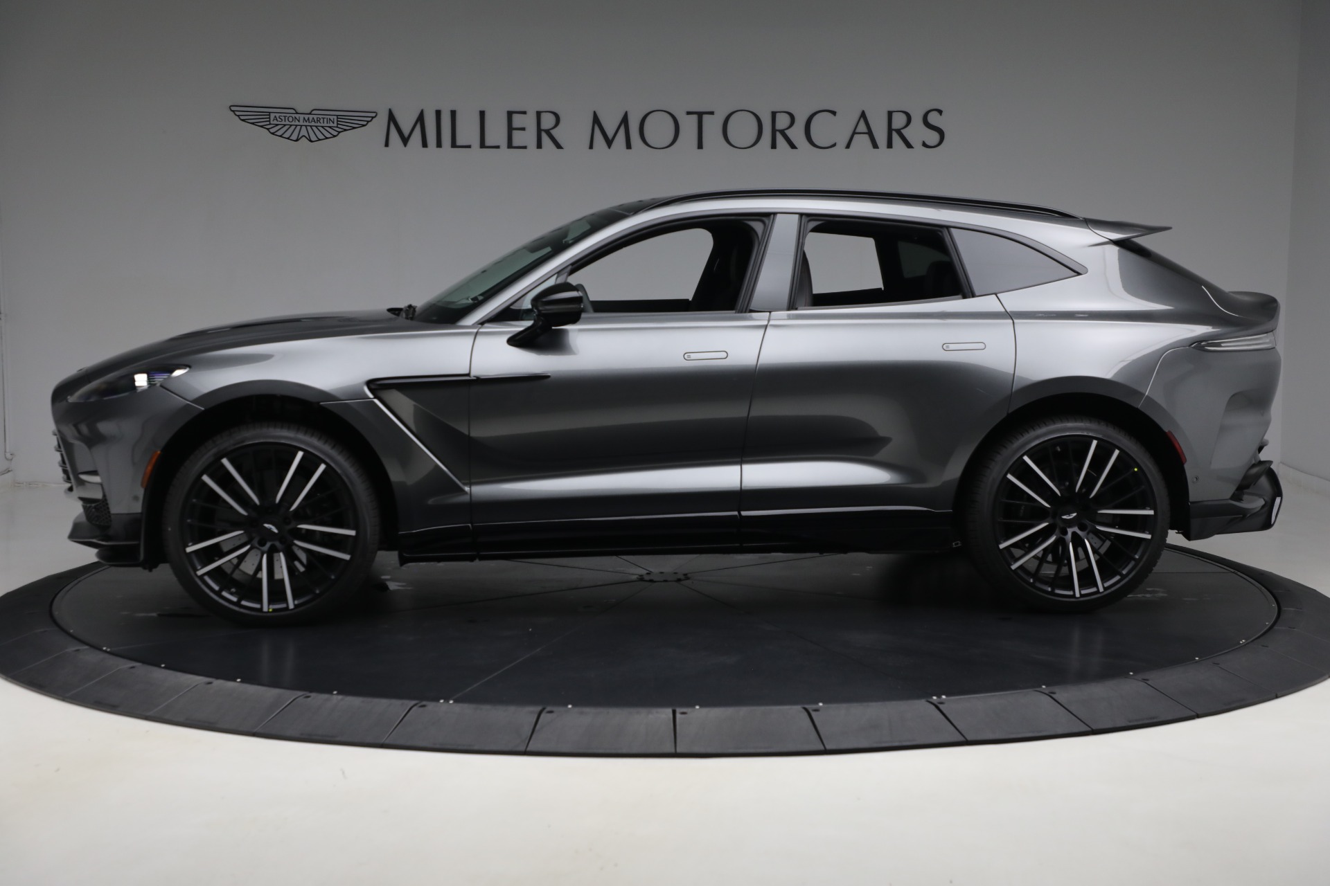 2025 Aston Martin DBX AM8 DBX707 photo 2