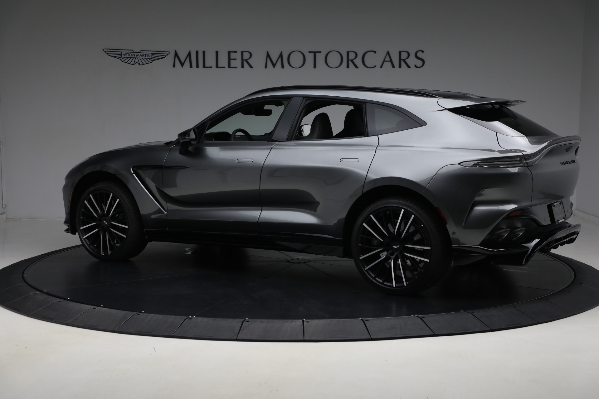 2025 Aston Martin DBX AM8 DBX707 photo 3