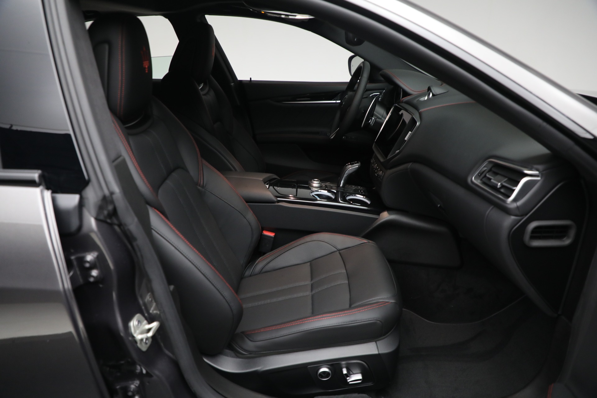 2024 Maserati Ghibli Modena Q4 photo 32