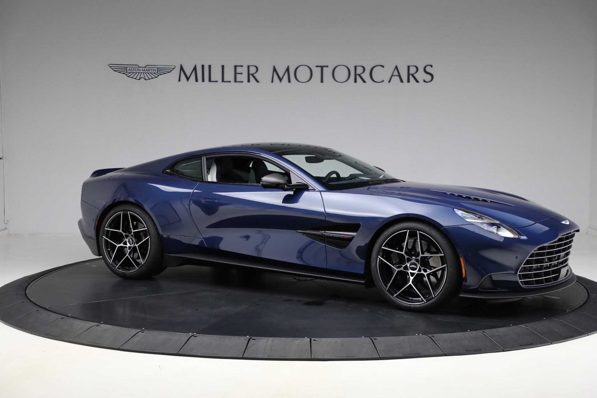 2025 Aston Martin Vanquish AM7 photo 10