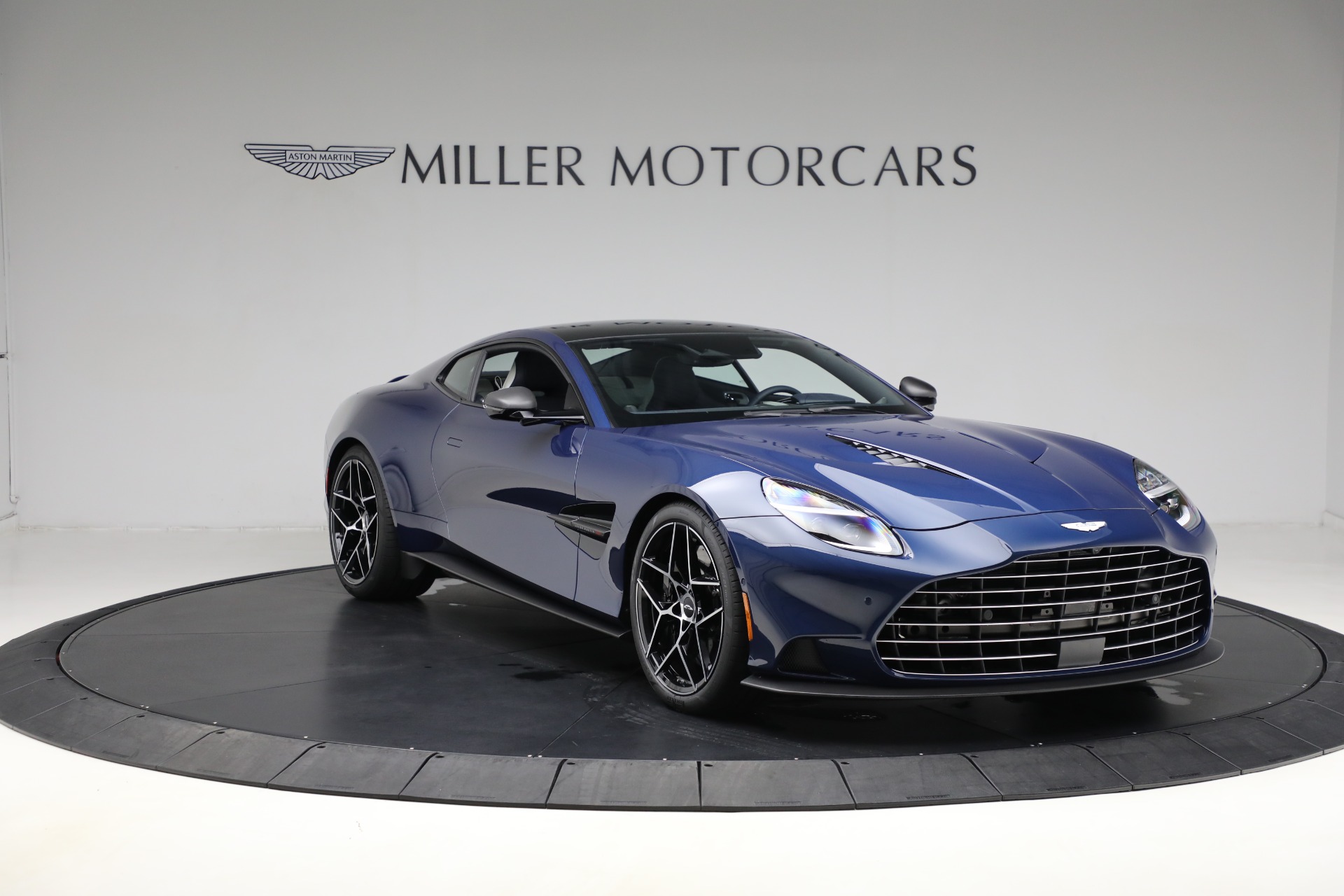2025 Aston Martin Vanquish AM7 photo 11