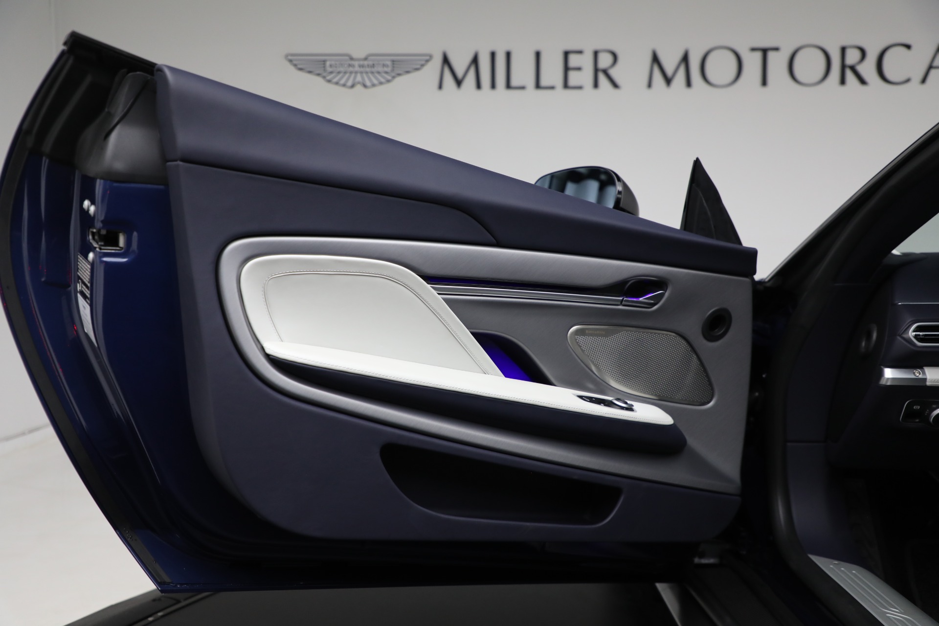 2025 Aston Martin Vanquish AM7 photo 13